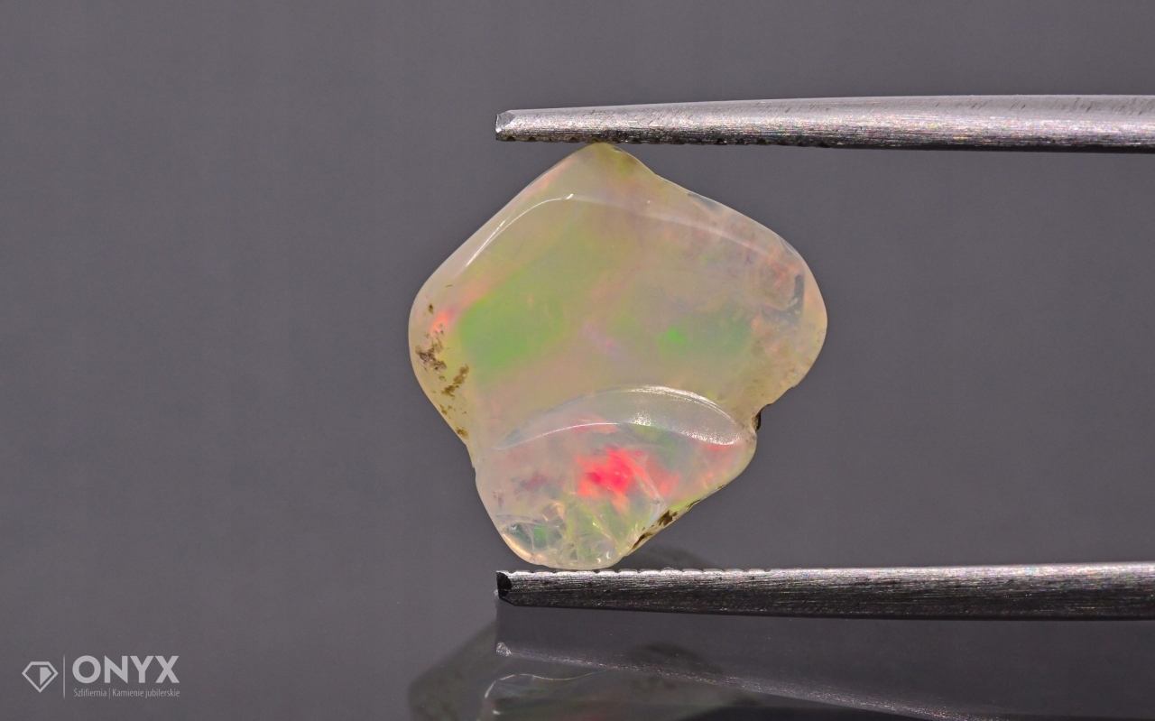 Opal z Etiopie hrudka 12x11 mm