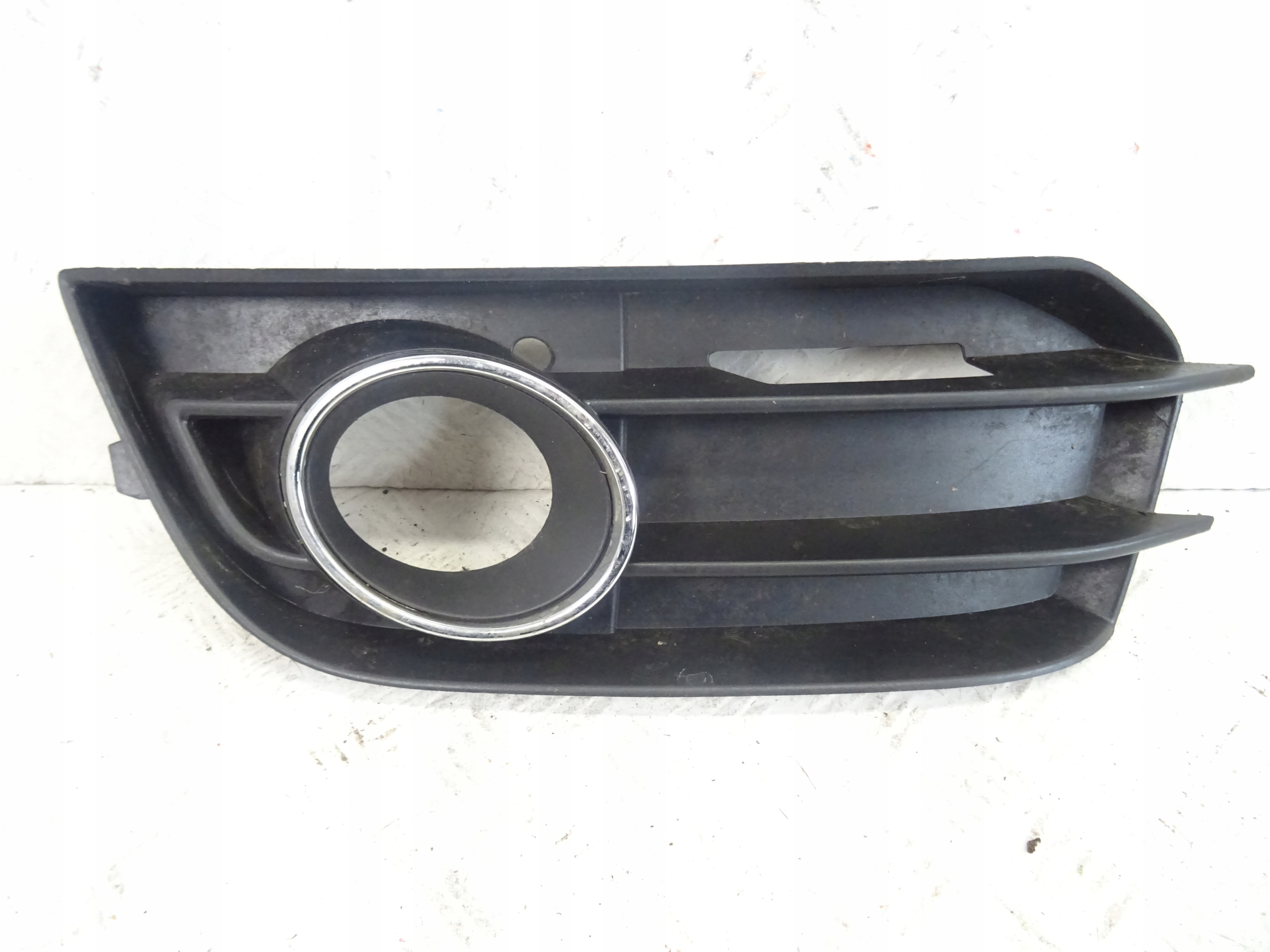 grid of a bumper left front AUDI A1 8X 8X0807681A