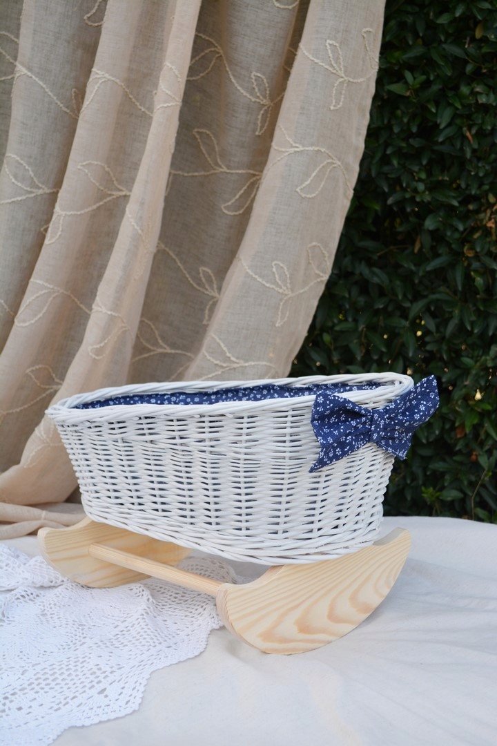 KOŁYSKA WIKLINOWA D/LALEK BIAŁY + OBSZYCIE MIX Marka Wiklinowa Wieś