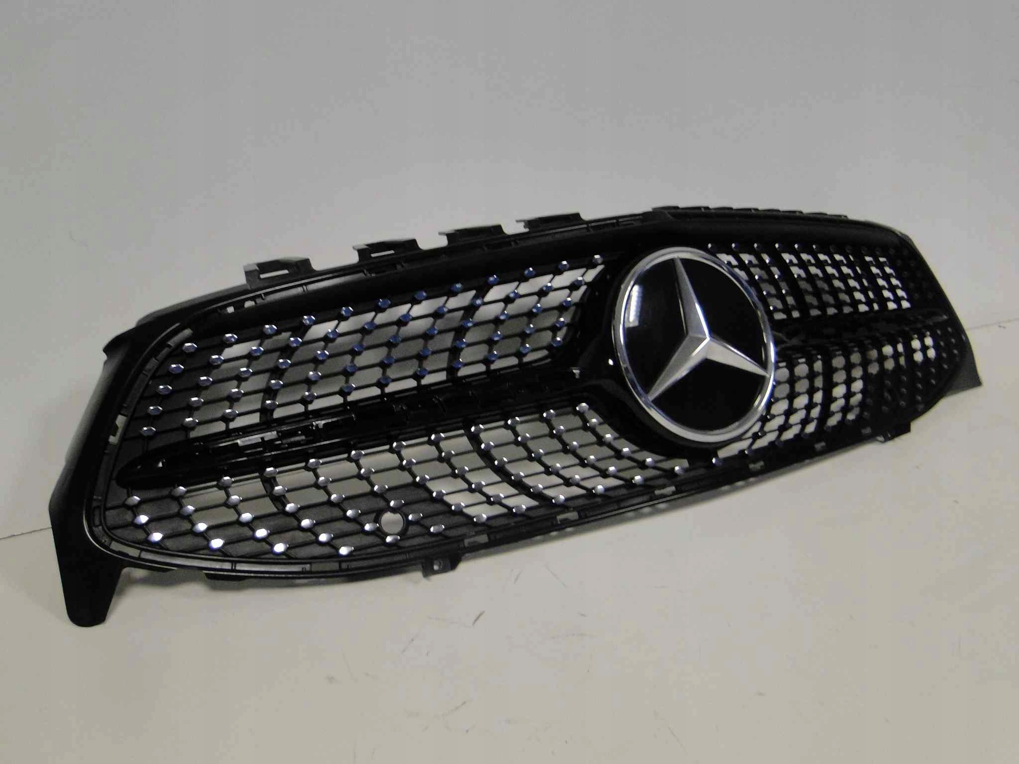 MERCEDES CLA 118 GRILL ATRAPA DIAMENT NA RADAR Typ samochodu Samochody osobowe
