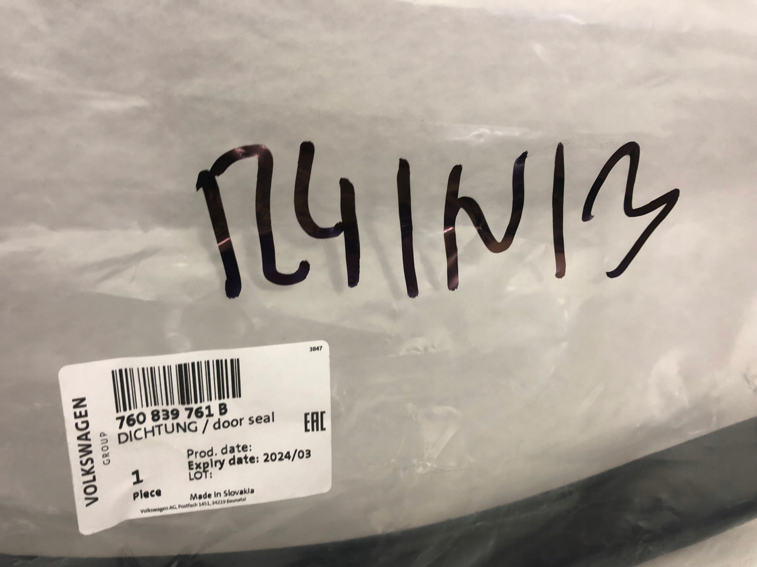 NOWA USZCZELKA Volkswagen TOUAREG III 760 OE 760839762 760839761 Numer katalogowy części 760839762 760839761