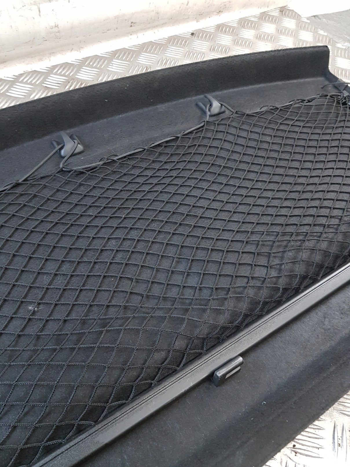 plato rear boot VW GOLF V 05R