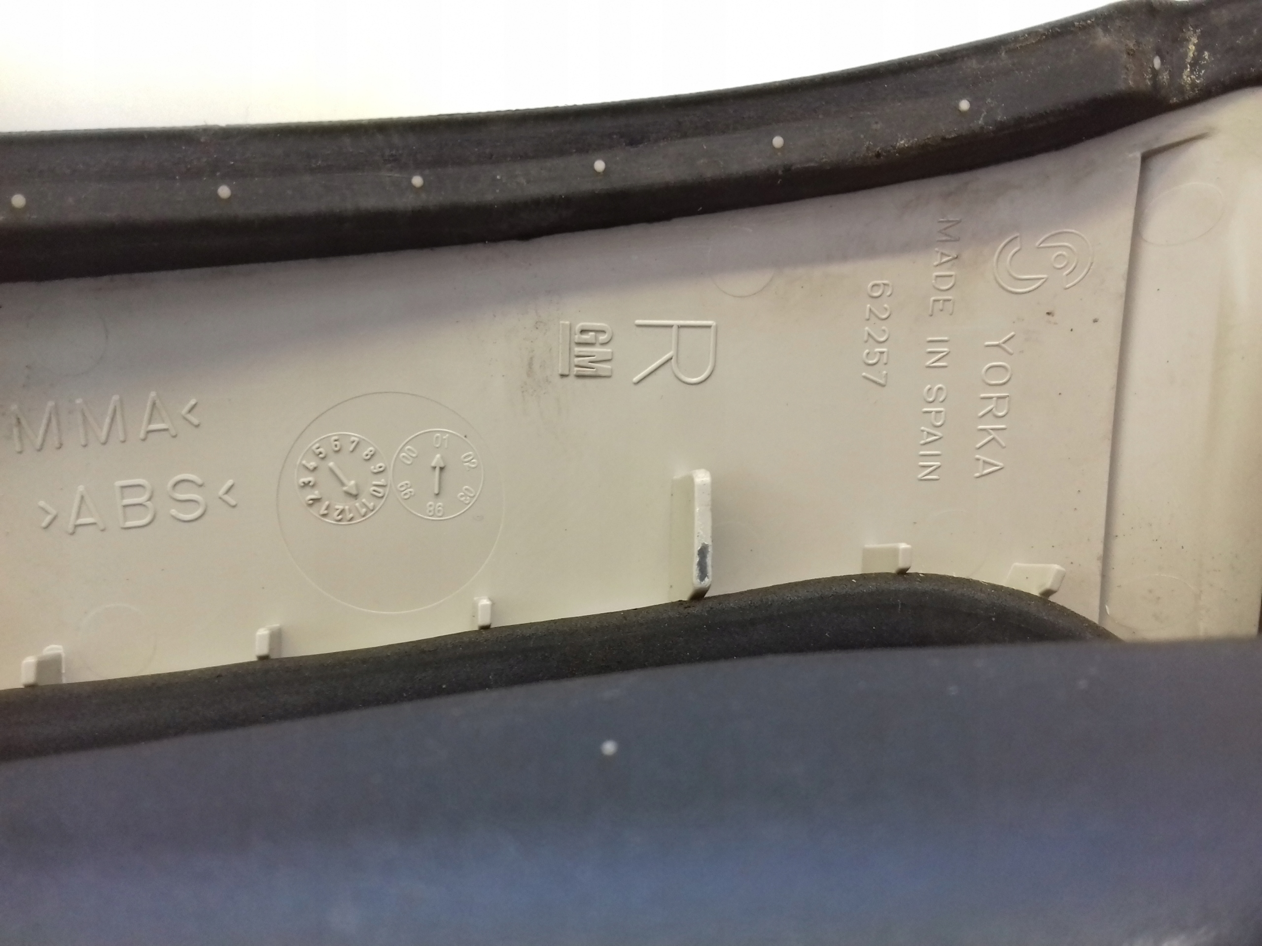 light to the bonnet right rear part Opel Omega B