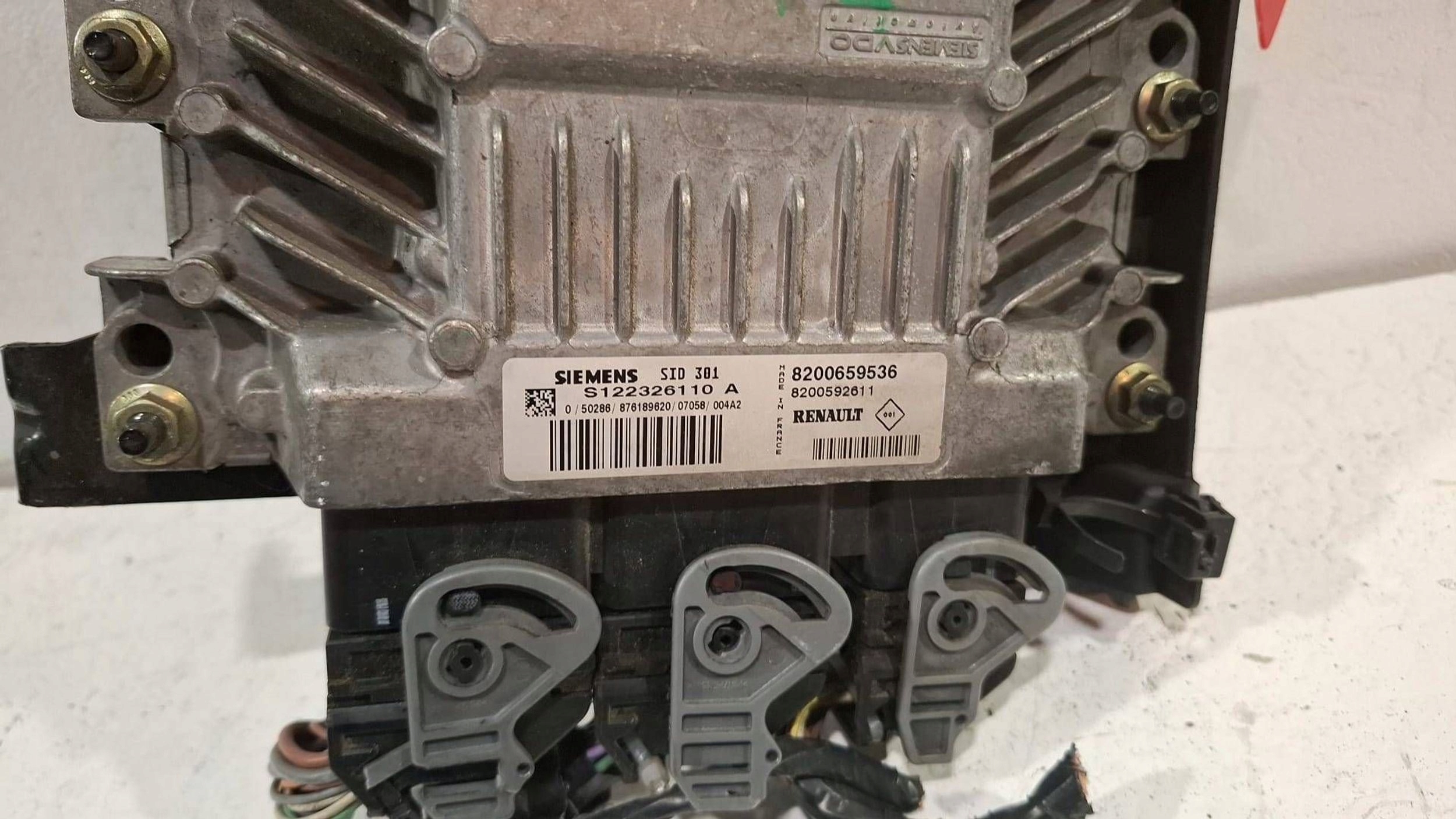 control unit of the engine computer S122326110A Renault Megane II 1.5 DCI