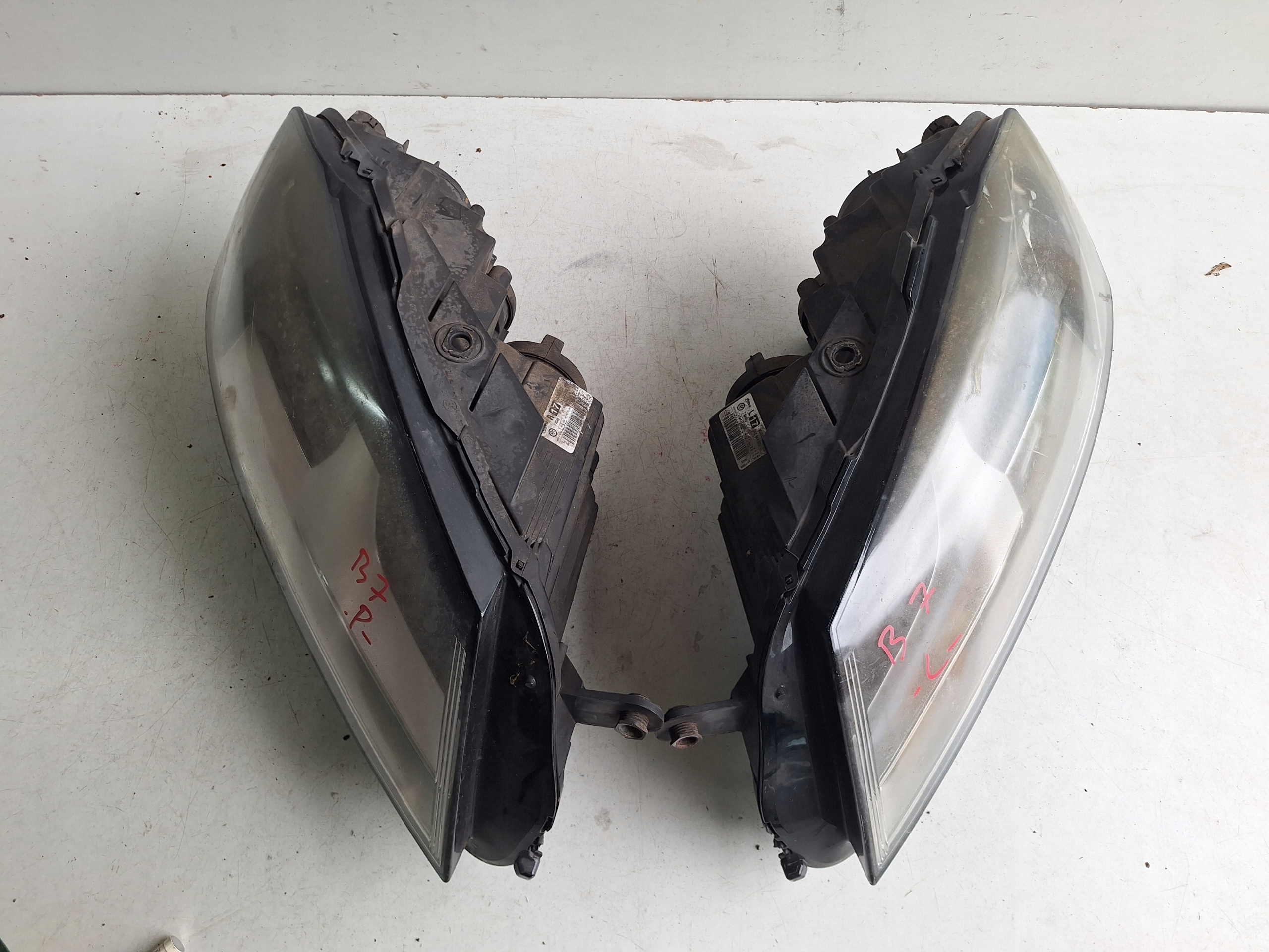 VOLKSWAGEN PASSAT B7 10-14 light left UK
