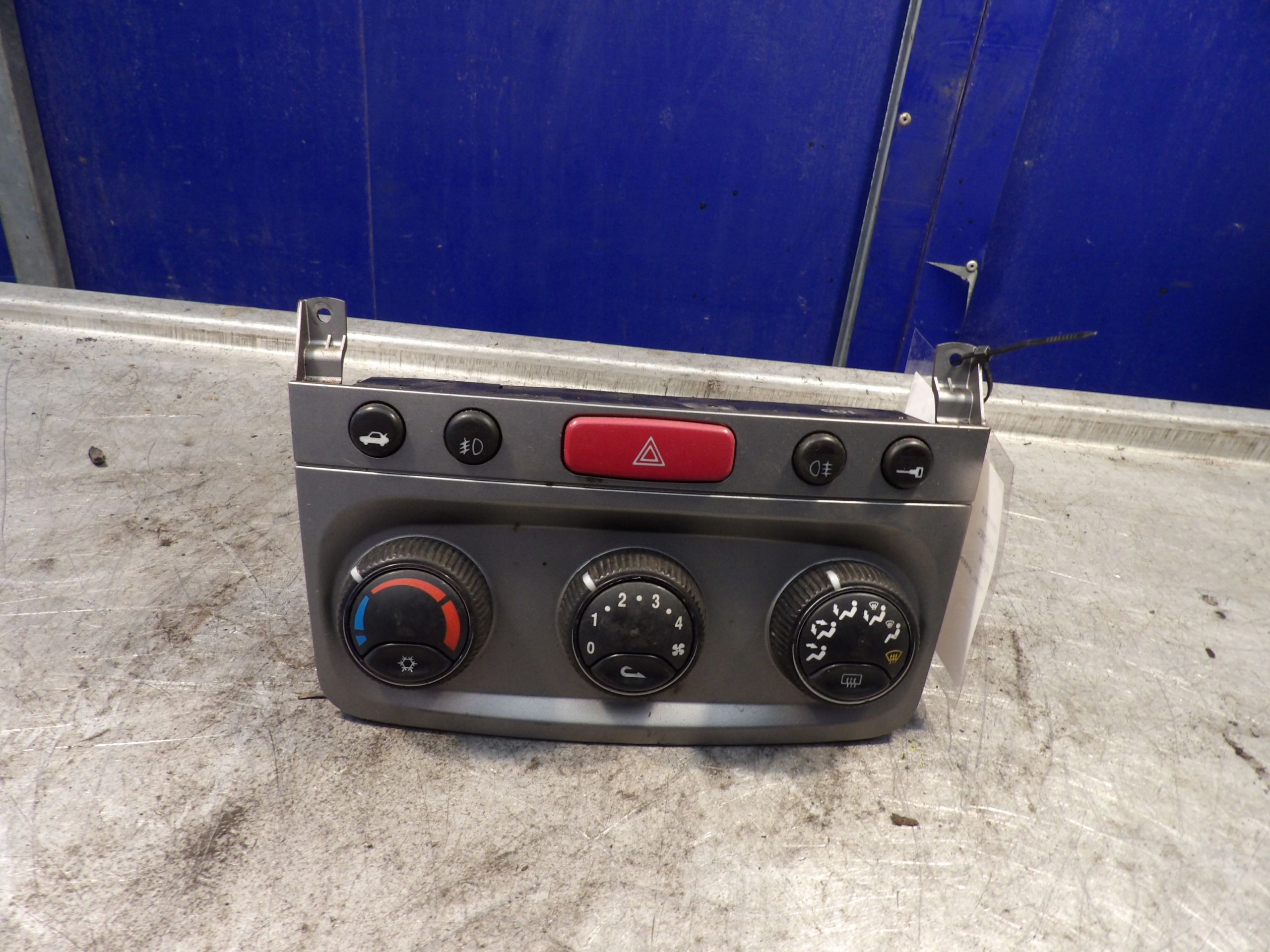 Alfa Romeo 147 control panel 1560741130
