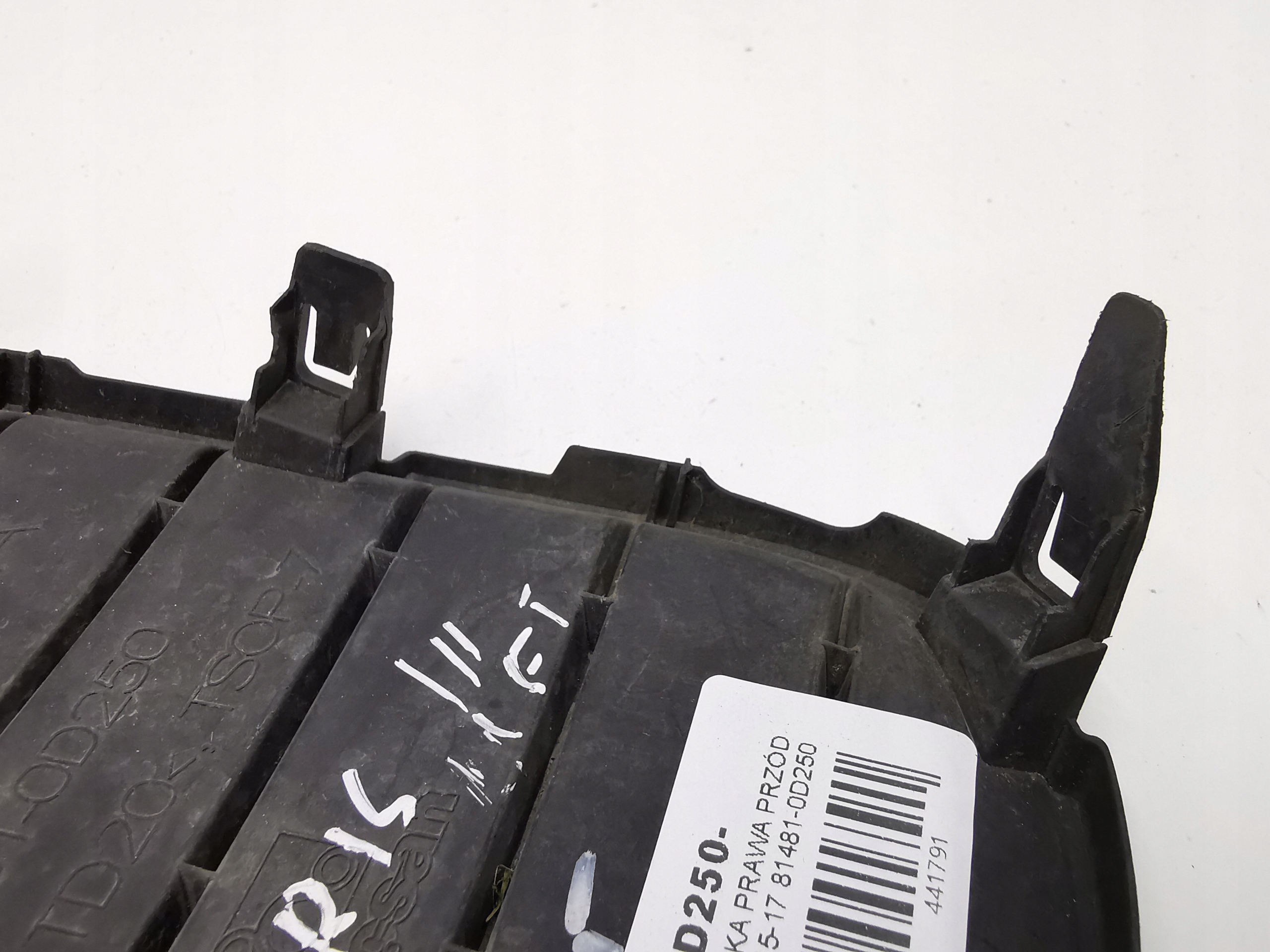 grid DERZAKA right front TOYOTA YARIS 15-17 81481-0D250