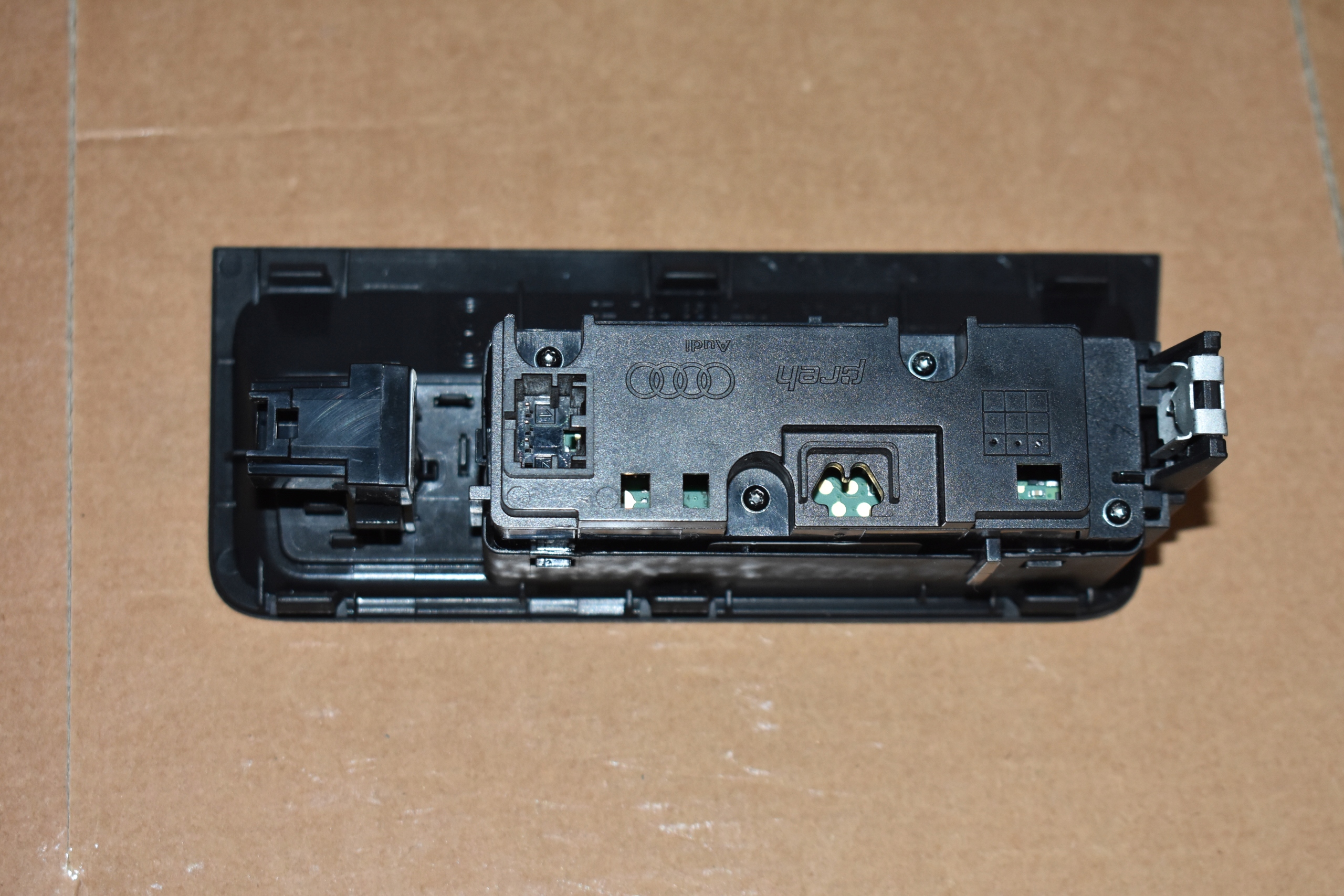 IDEALNY PANEL WLACZNIKOW luci VW TOUAREG III 1