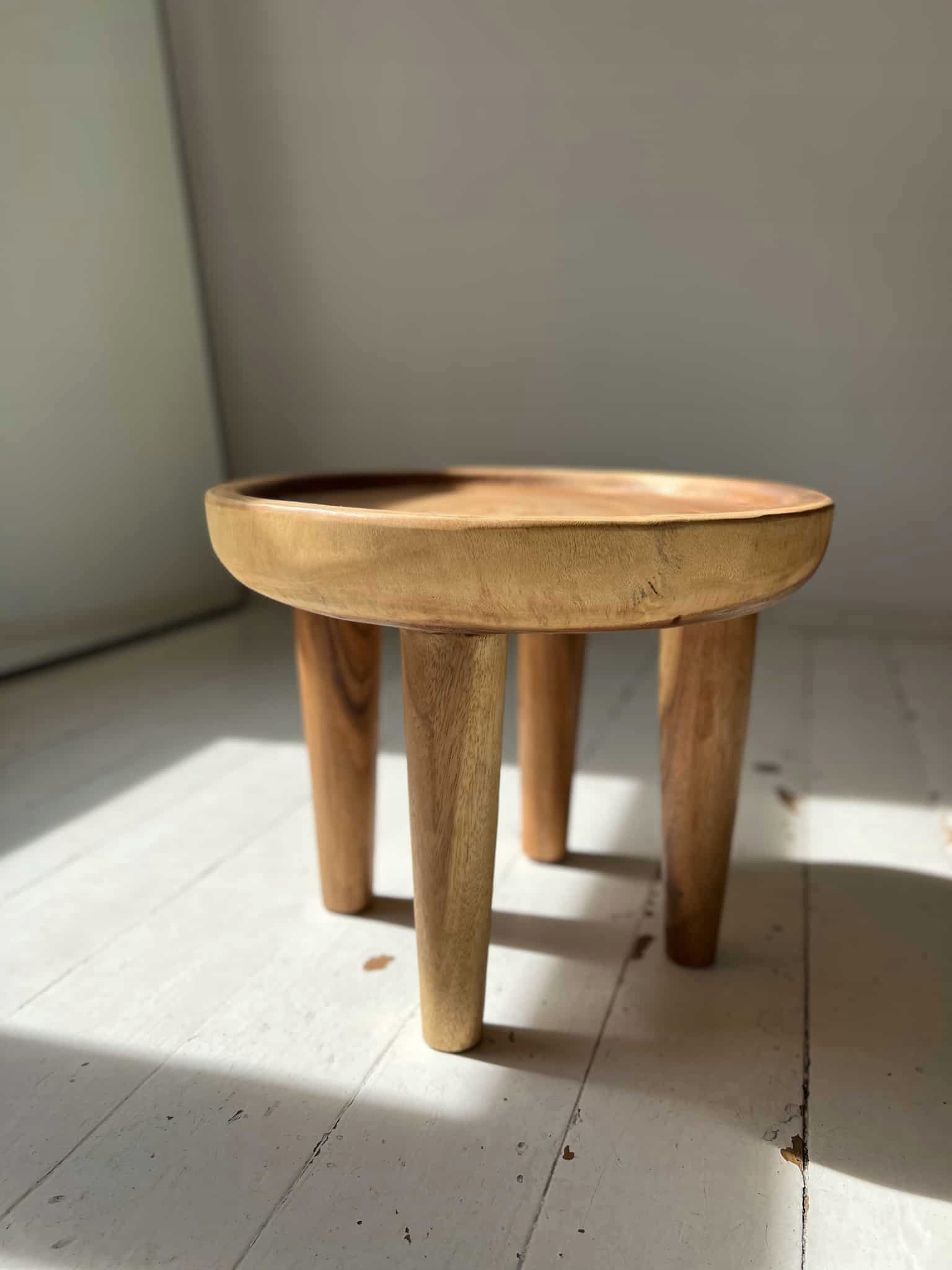 Okrúhly kávový stolík 50 cm Drevený stolík do obývačky a spálne Suar S