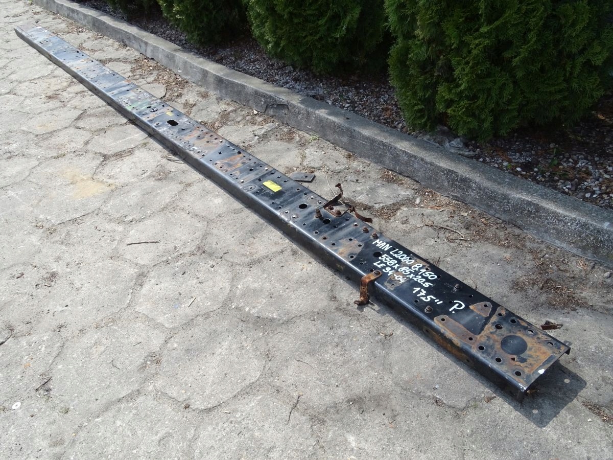 MAN L2000 94 01 RAMA PRAWA BOK 17 5 558x20 5 122 Car type Trucks