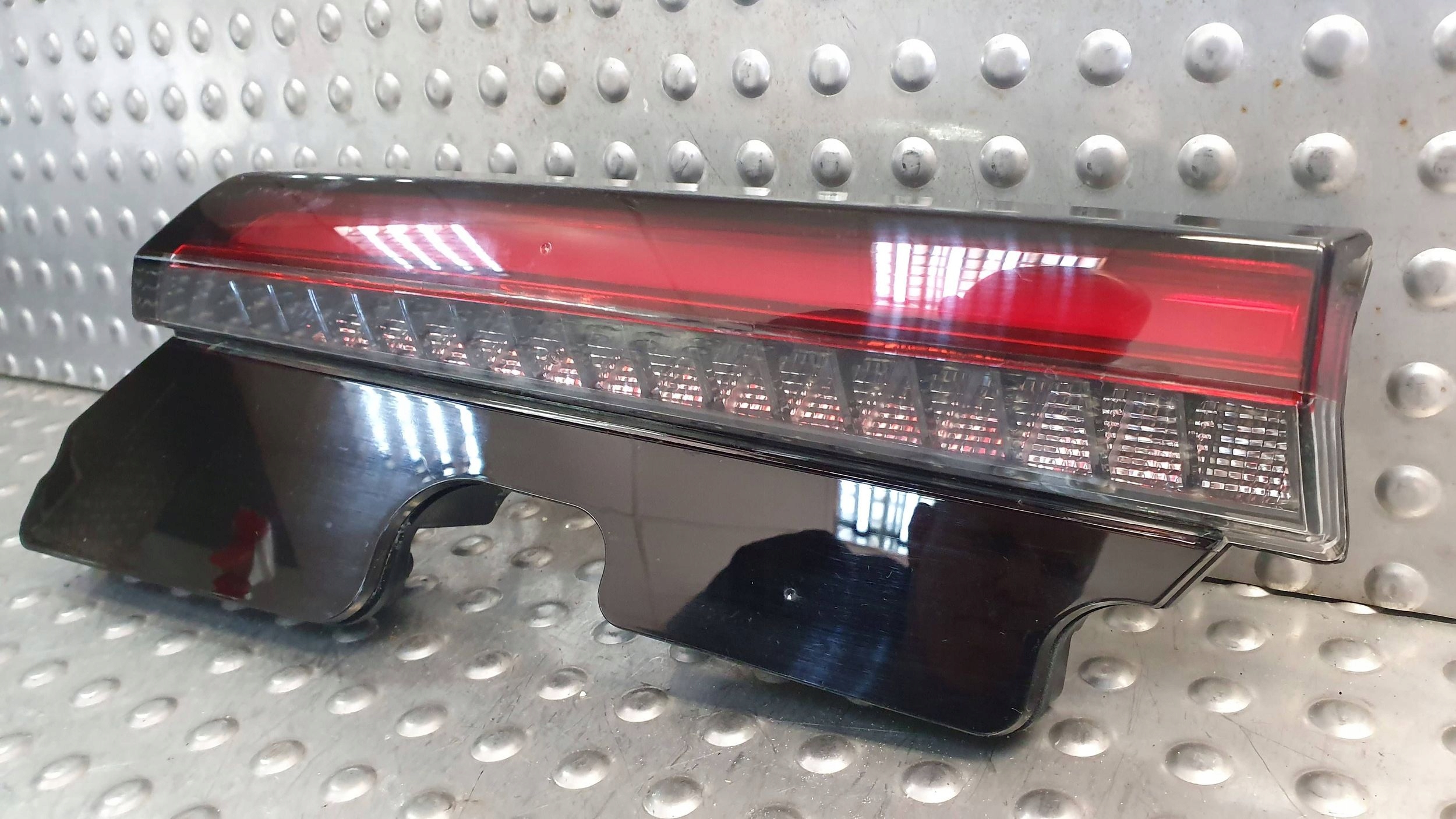 light rear part left VOLVO C40 to the bonnet 21- 32365672