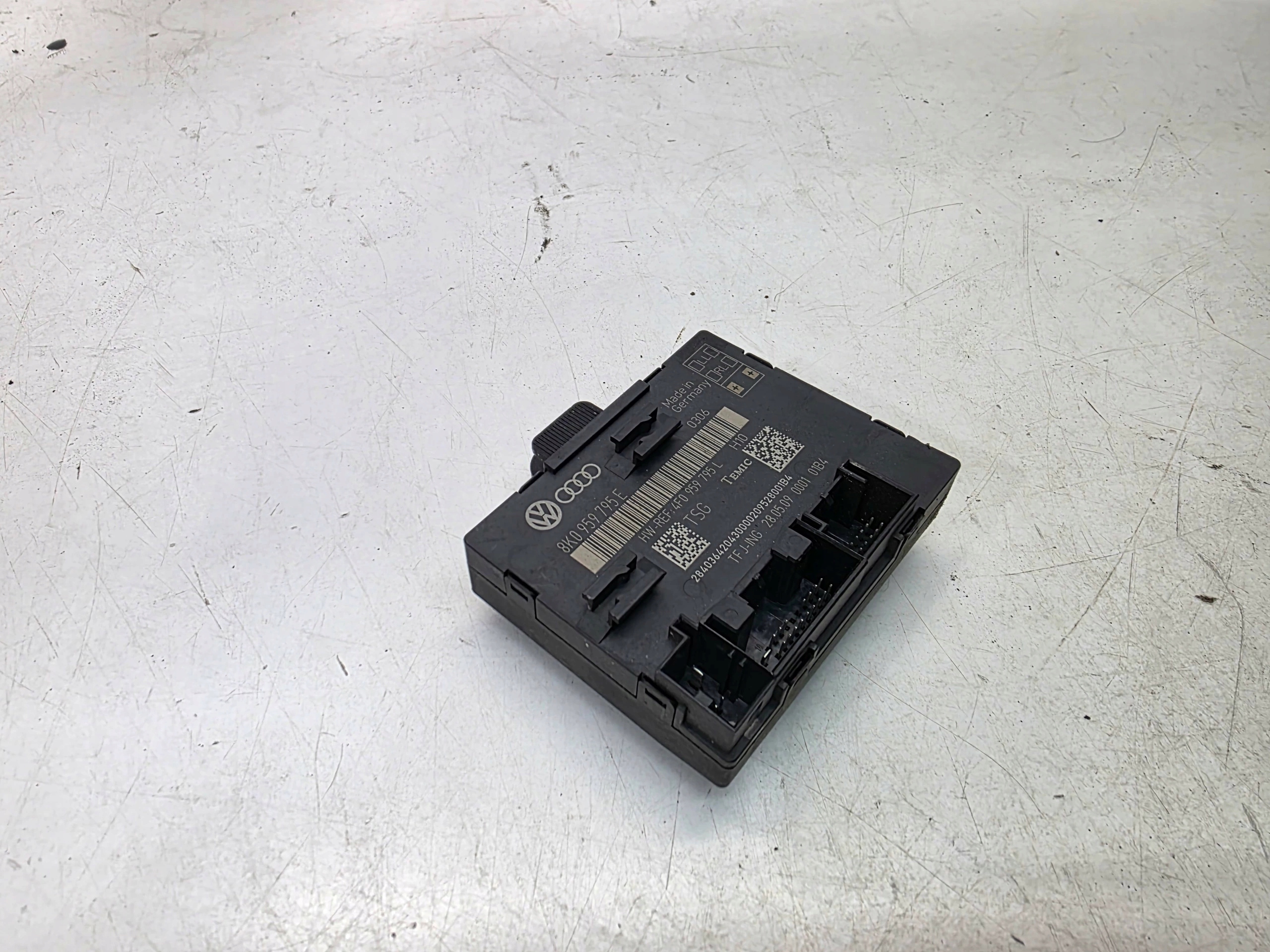module door right rear part AUDI A4 B8 A5 Q5 8K0959795E