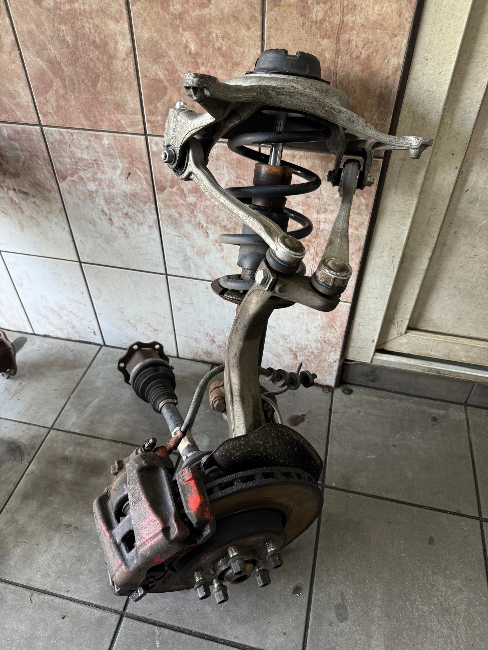 AUDI A4 B8 MCPERSON right front complete 1.8 TFSI AUTOMAT semi-axis