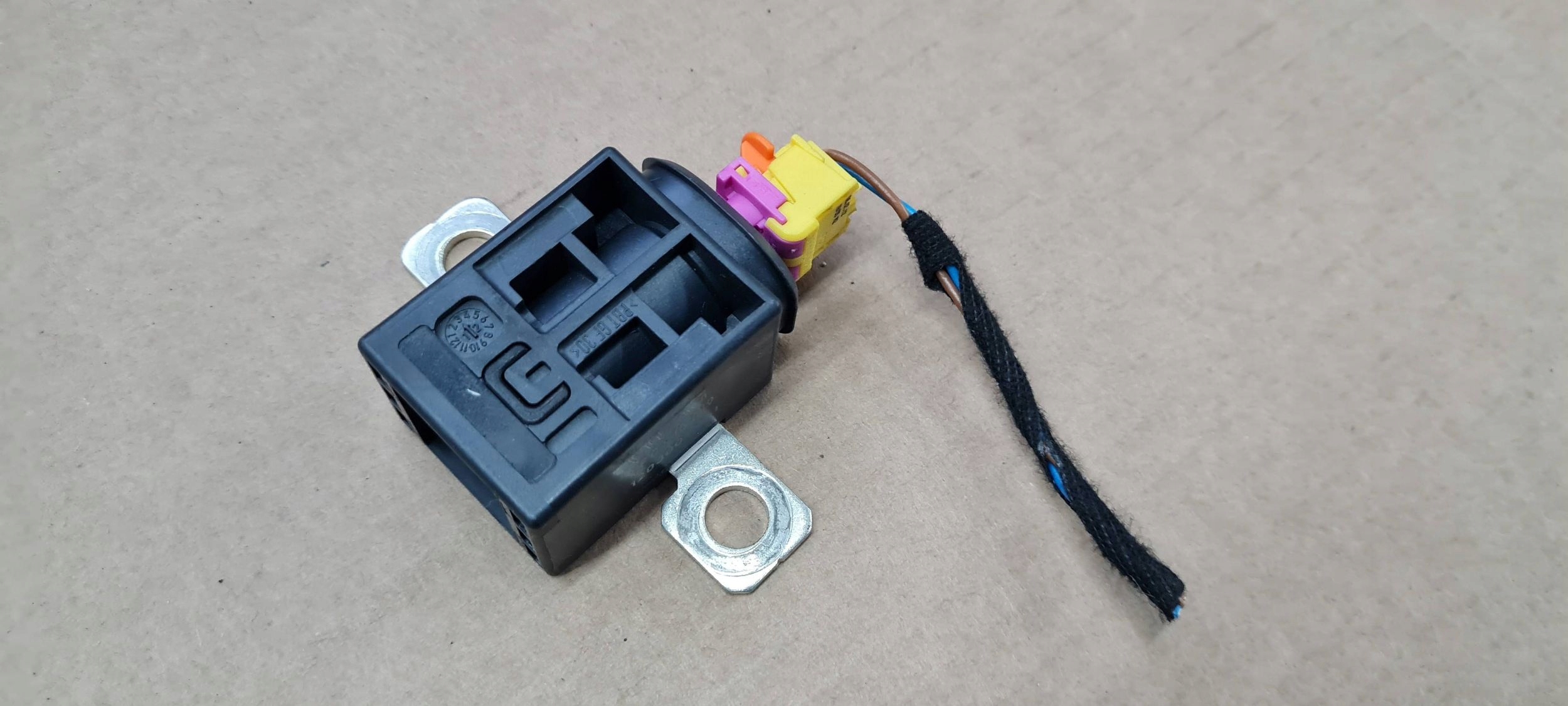 A7 4G Sicherungen PIROTECHNICZNY A4 B8 S4 A5 Q5 A6 C7 4G 4F0915519