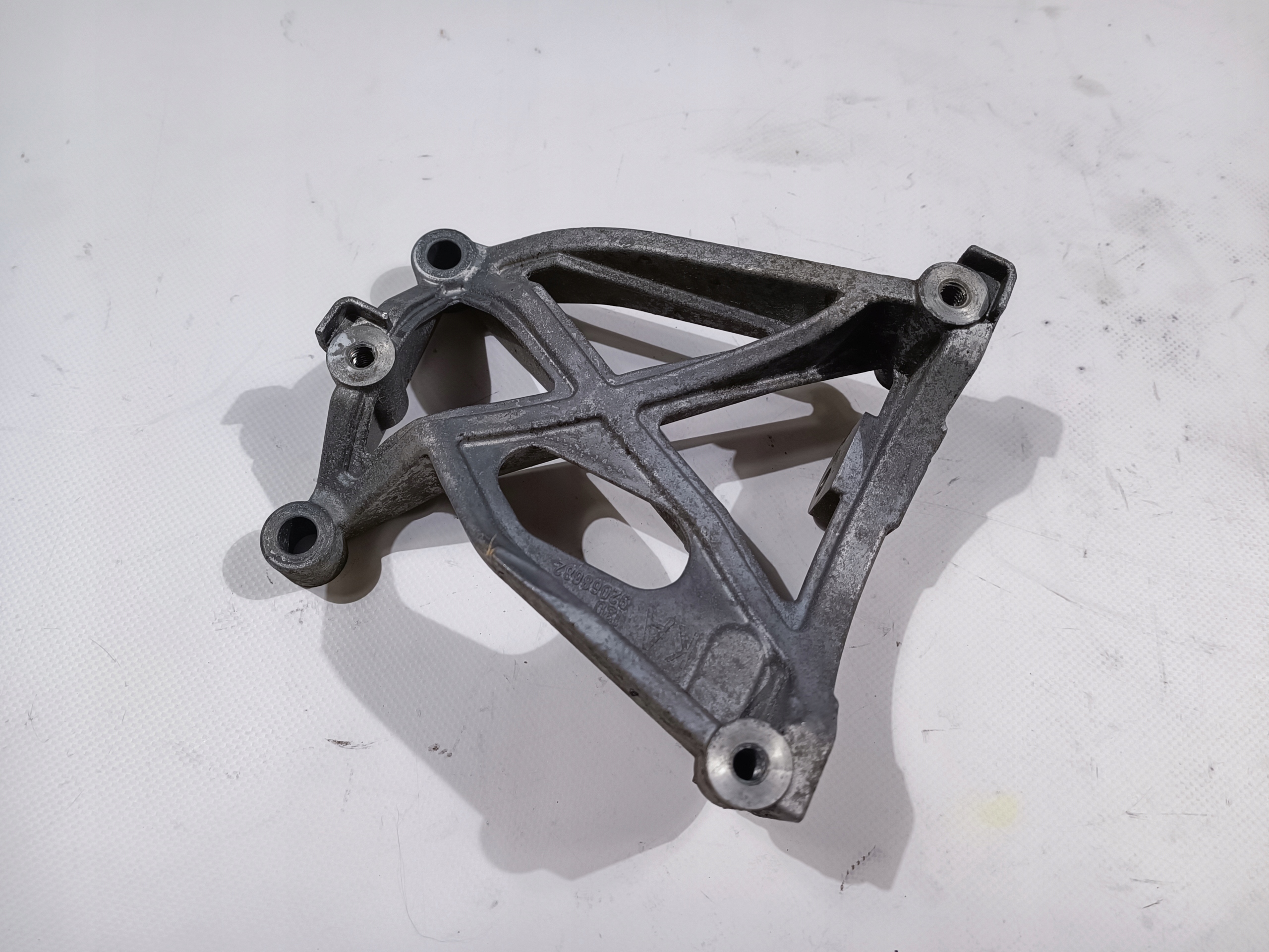 Support plaque Support sprezarki kompresora Chevrolet Camaro 3.6 v6 2010-2015
