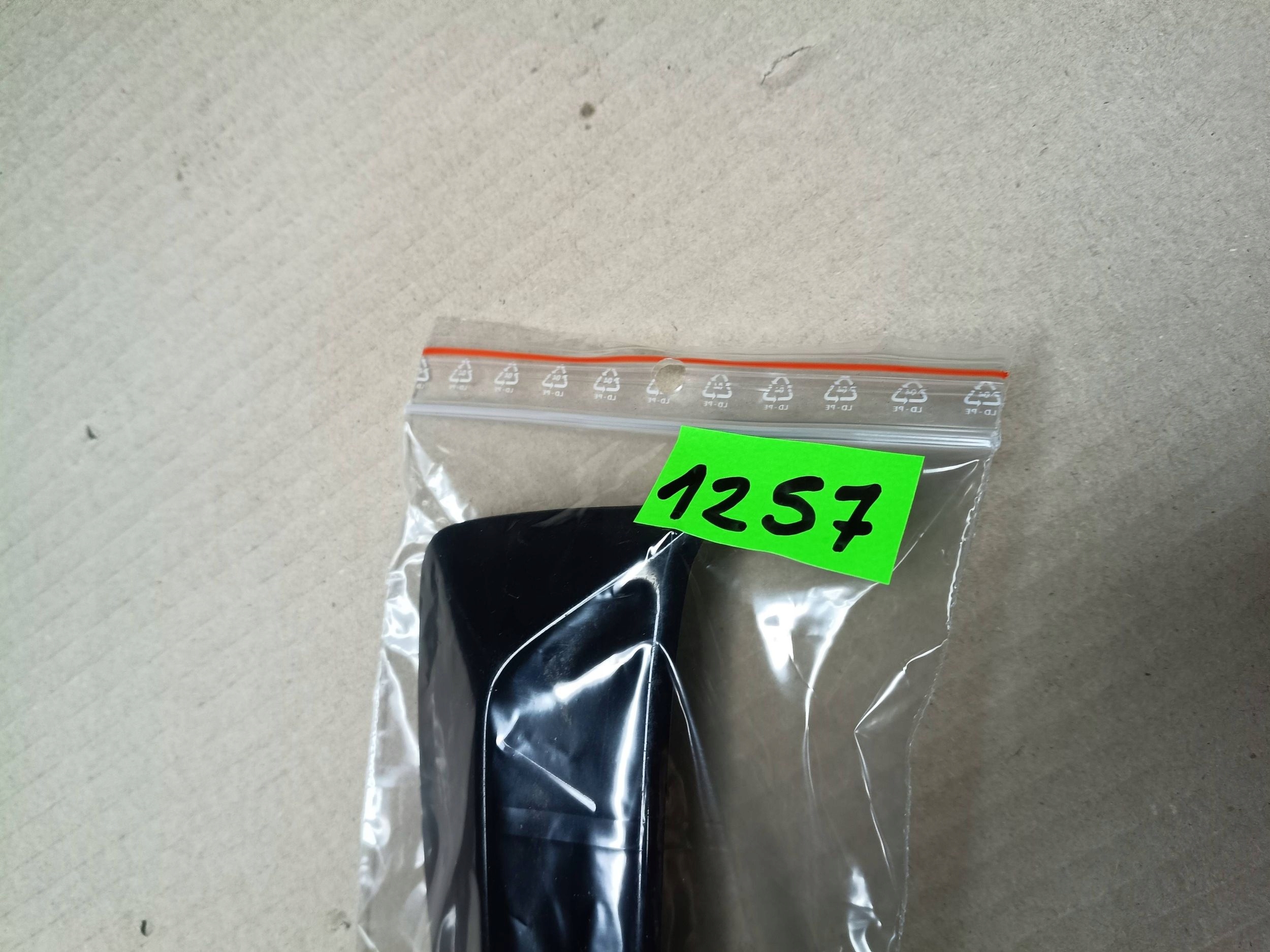 grid w zderzaku front Audi RS4 B9 8W9853467