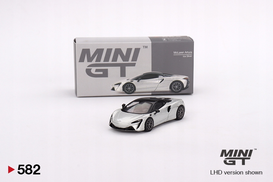 MCLAREN-ARTURA-ICE-SILVER-1-64