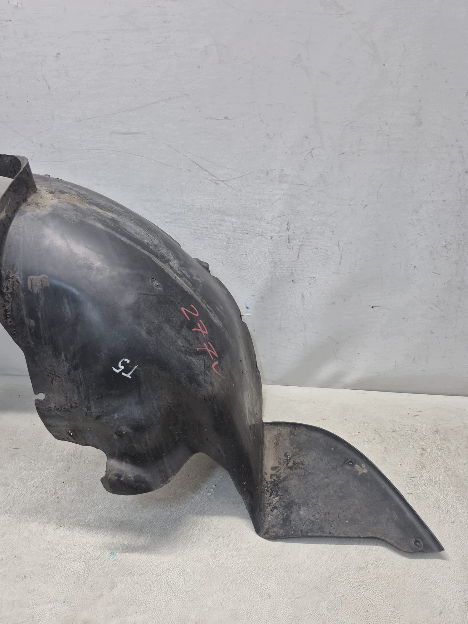 VW T5 7H0 mudguard left front front 7H0809961A