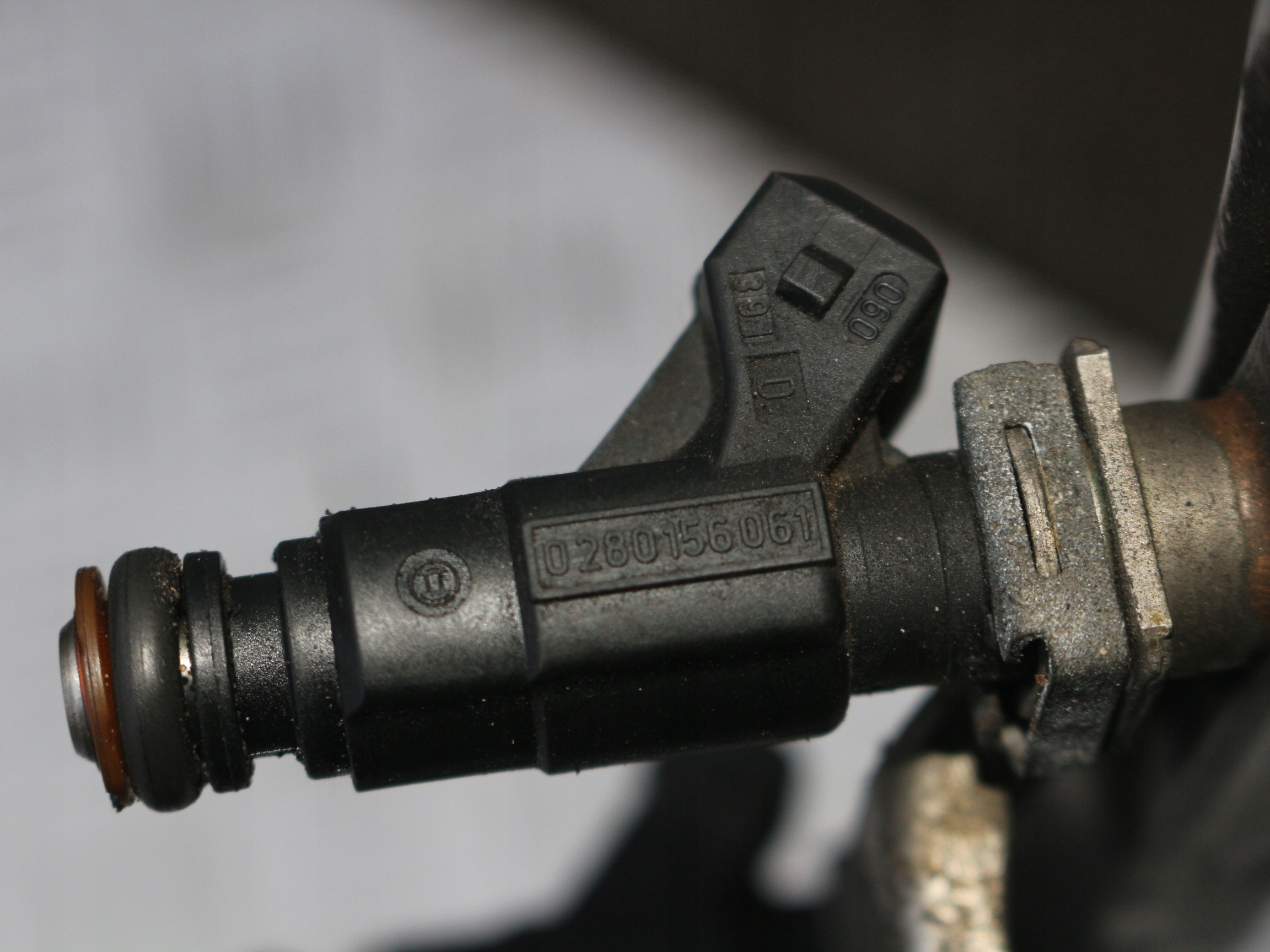 WTRYSKIWACZ WTRYSKIWACZE 06A906031BA 028015606 Producent części SEAT OE