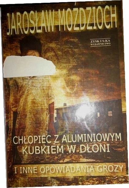 Chłopiec z aluminiowym kubkiem w dłoni Jarosław