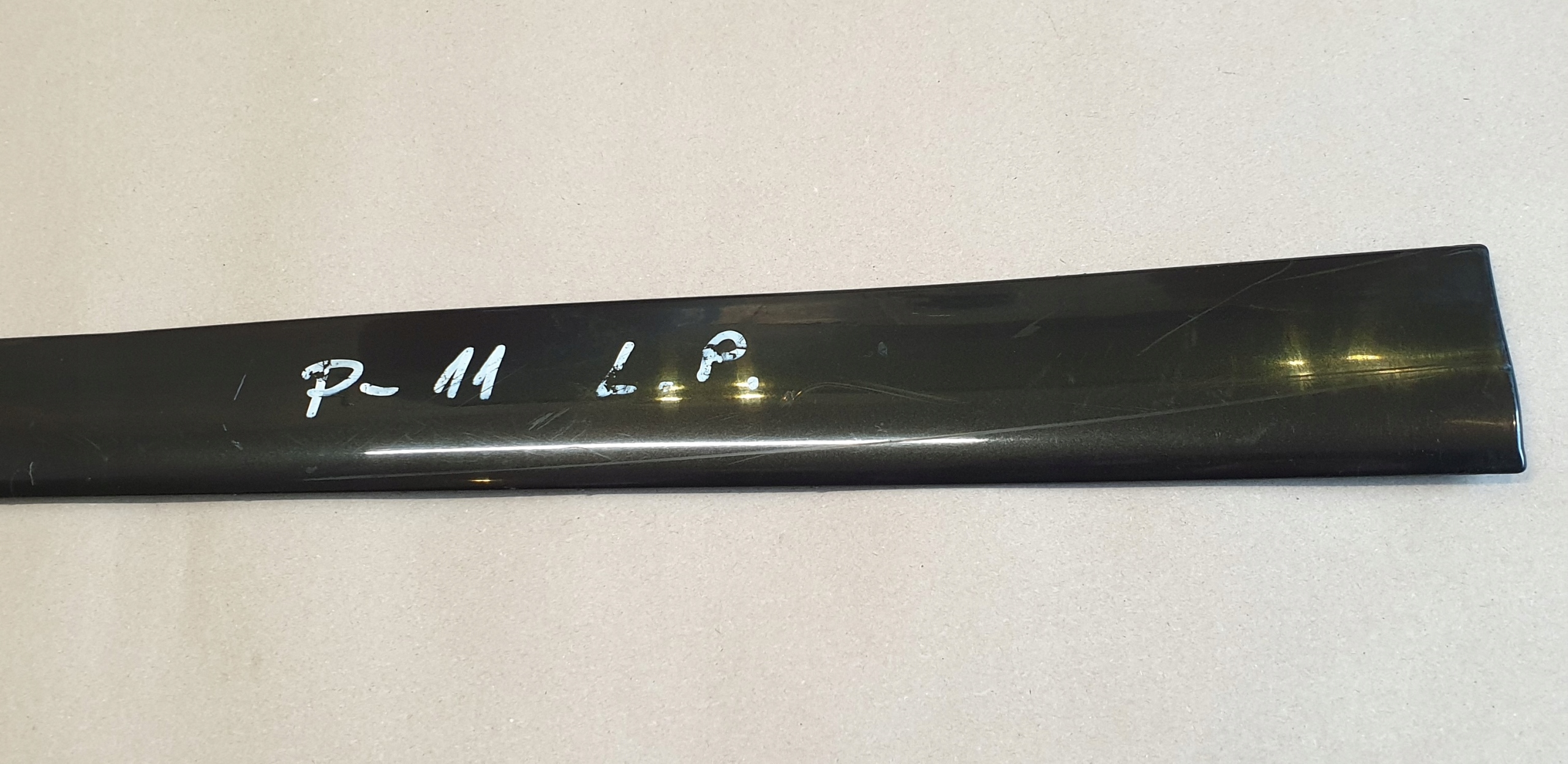 moulding door left front NISSAN PRIMERA P11 OE