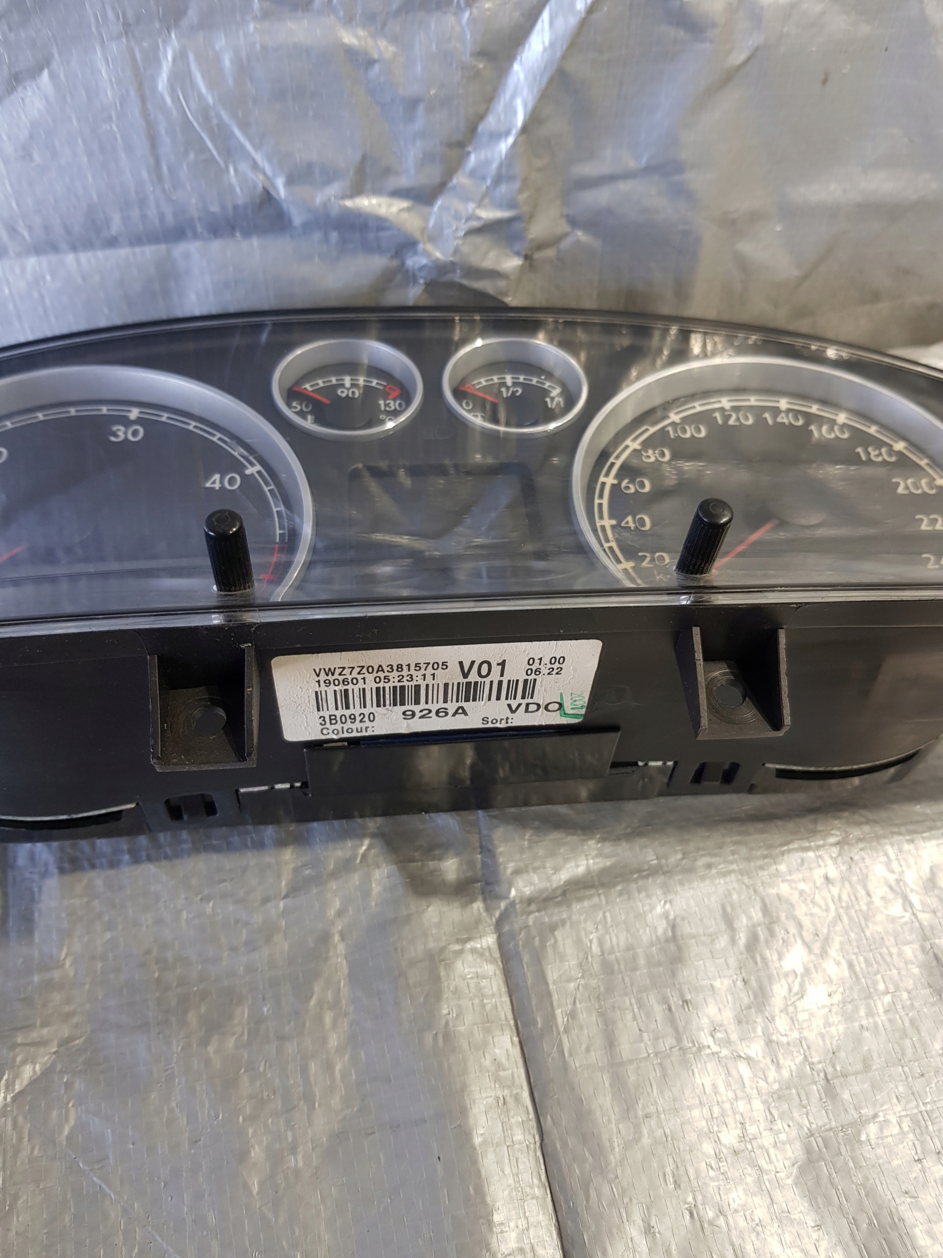 dials clock Volkswagen PASSAT B5 1.9 TDI OE 3B0920926A