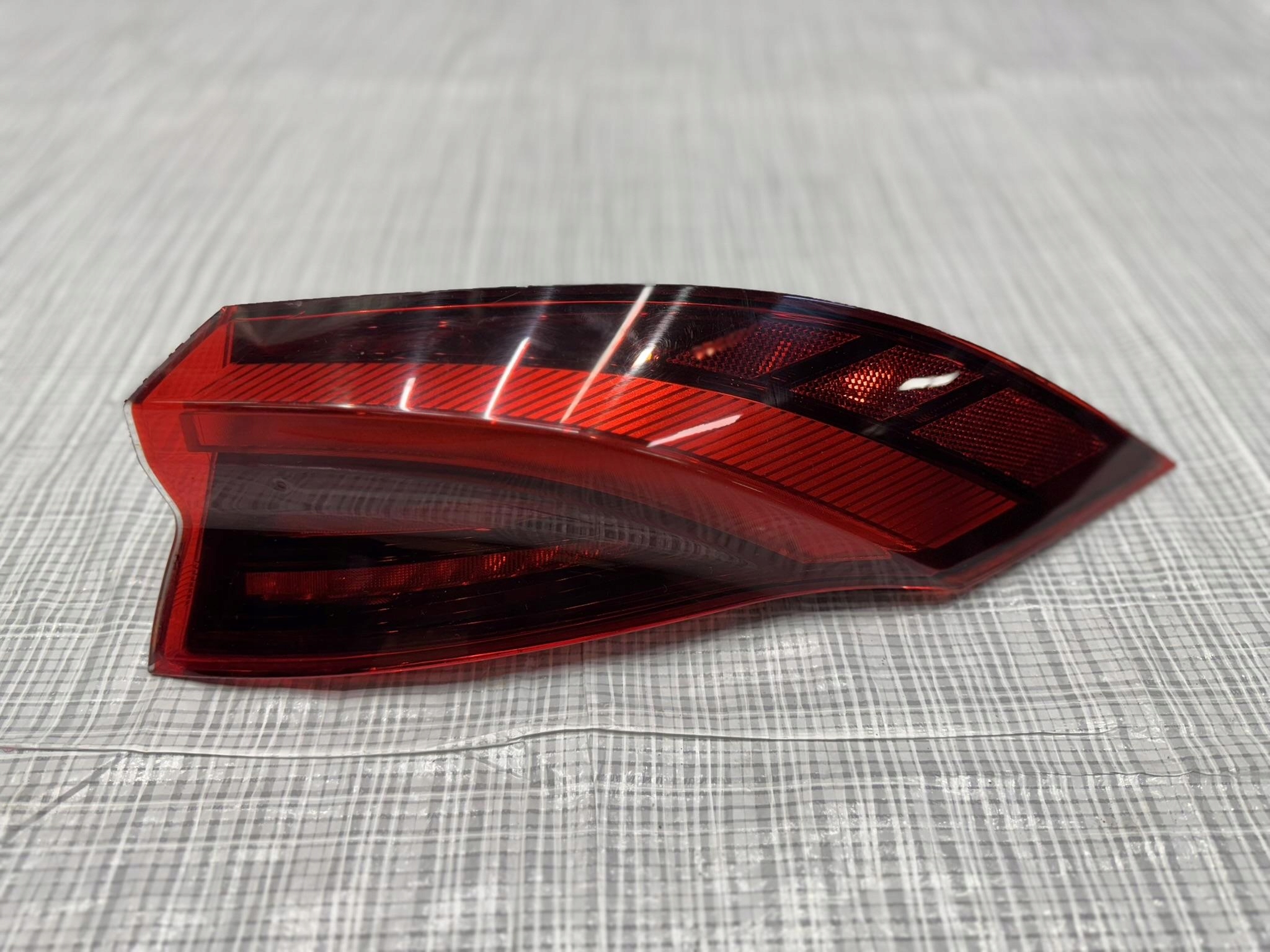 фонарь правый MASERATI GRECALE GT 6701573290