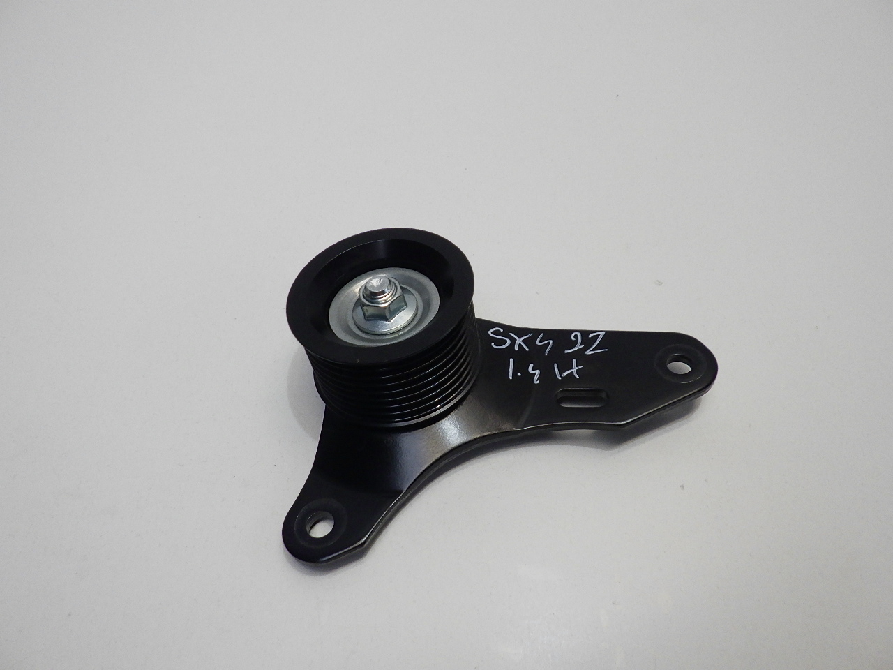 SX4 S CROSS 1.4 ГИБРИДНЫЙ РОЛИК КРЕПЛЕНИЯ РЕМНЯ