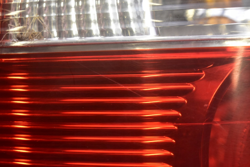 фонарь левый kia CARENS 2 II 02-06