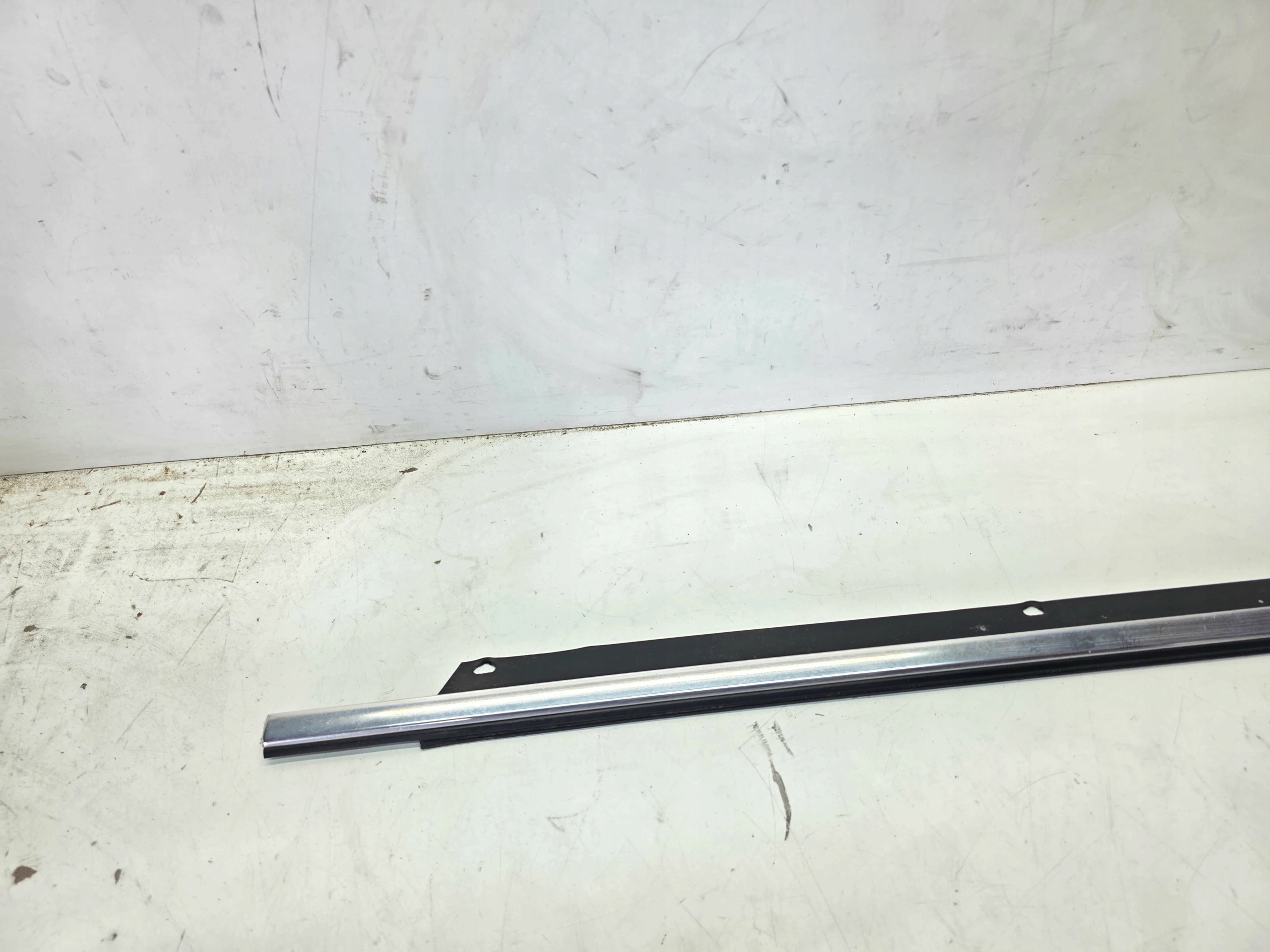 moulding CHROM windows door left front AUDI Q7 4L 4L0853283A