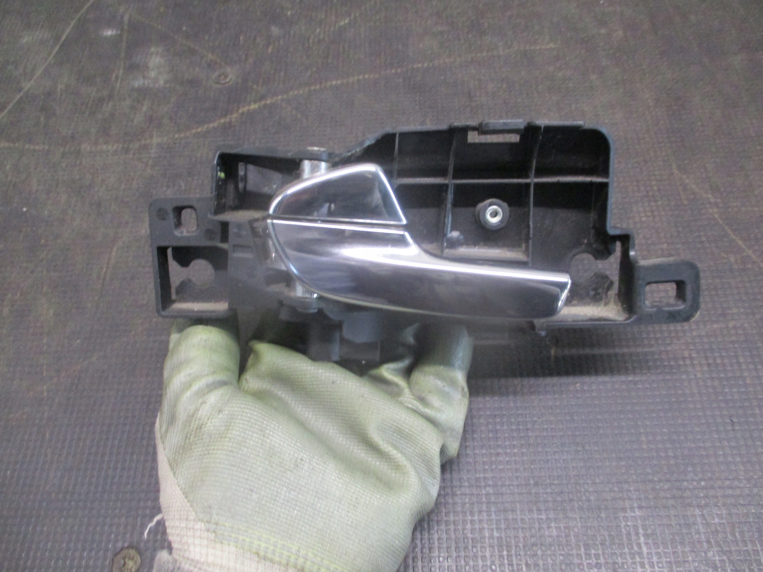 ручка двери . левая зад 6M21U22601BA FORD S-MAX и 06-10R