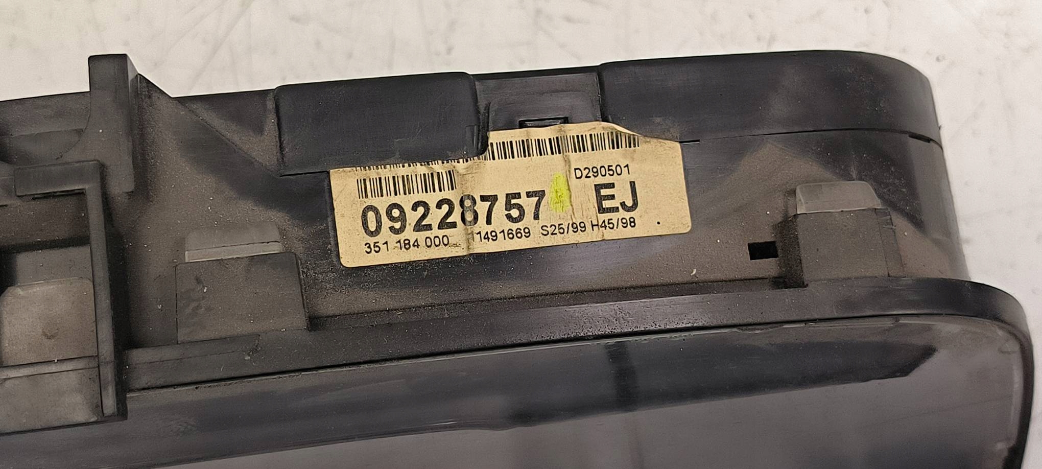 dials clock 90228757 OPEL ZAFIRA A