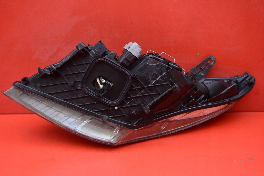 REFLEKTOR right light front XENON EU 260100021R RENAULT MEGANE 3 III 08-14