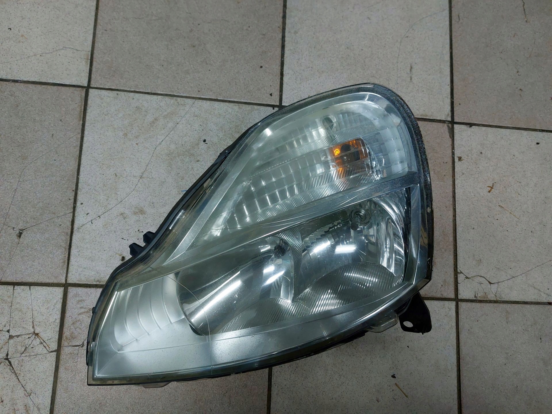 8200658379 - ЛАМПА ЛІВА ПЕРЕДНЯ RENAULT MODUS LIFT