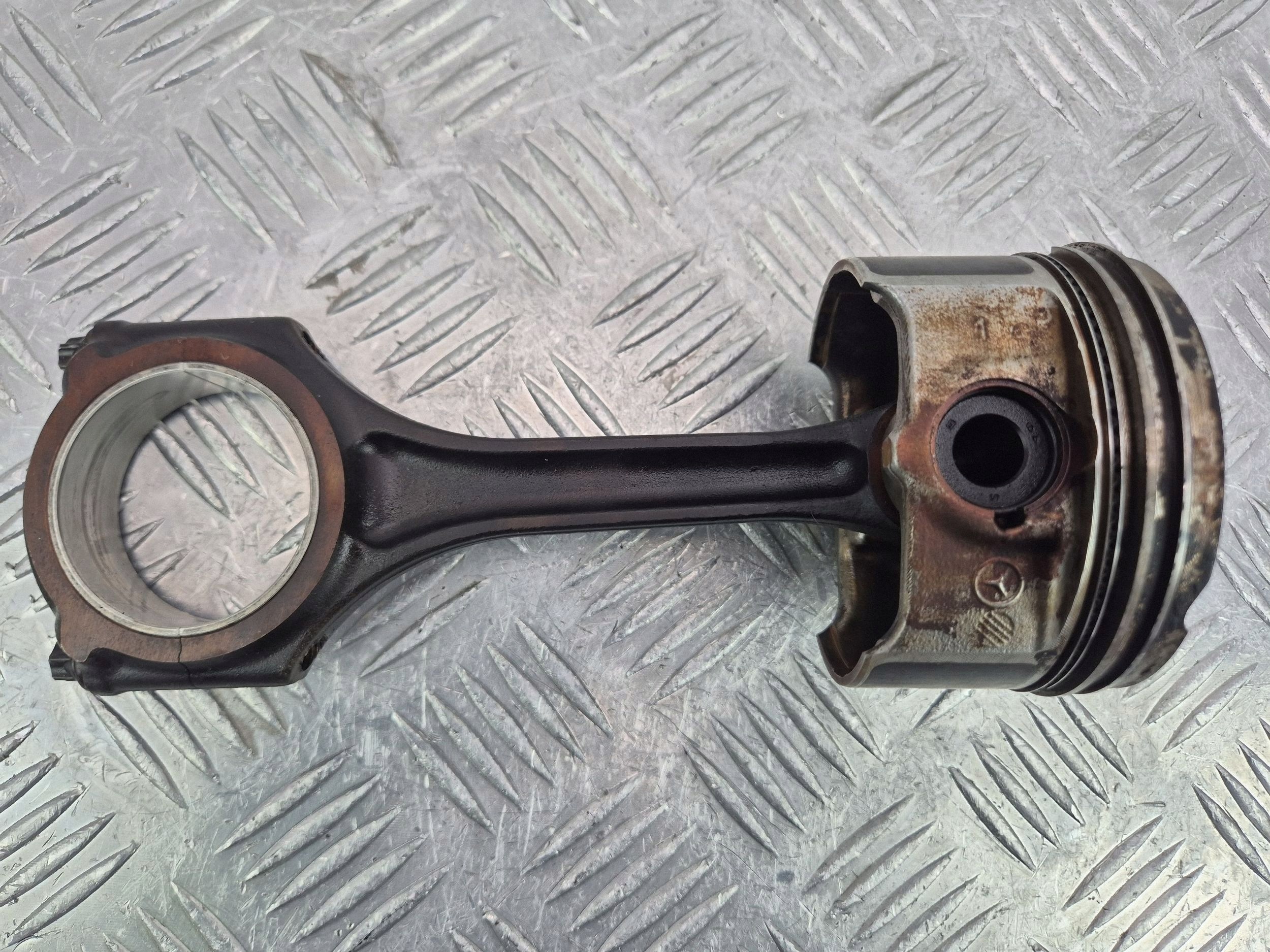 piston with connecting rod Mercedes E200 CGI W212 M271.820 0821RA