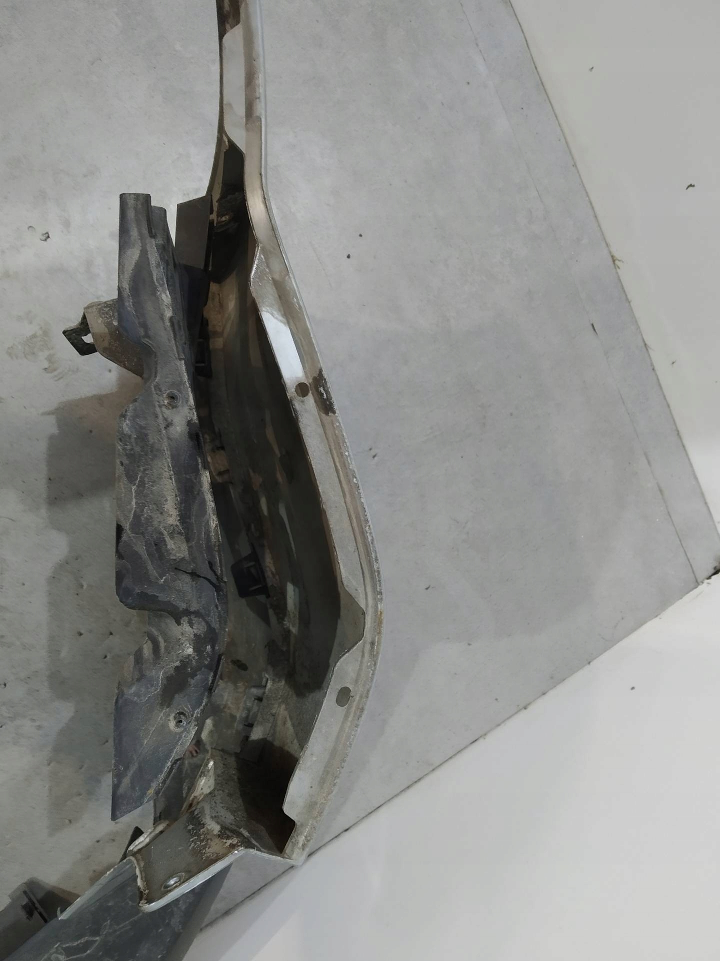Paraurti posteriore senza PDC 76 Ford S-MAX e (2006-2015)