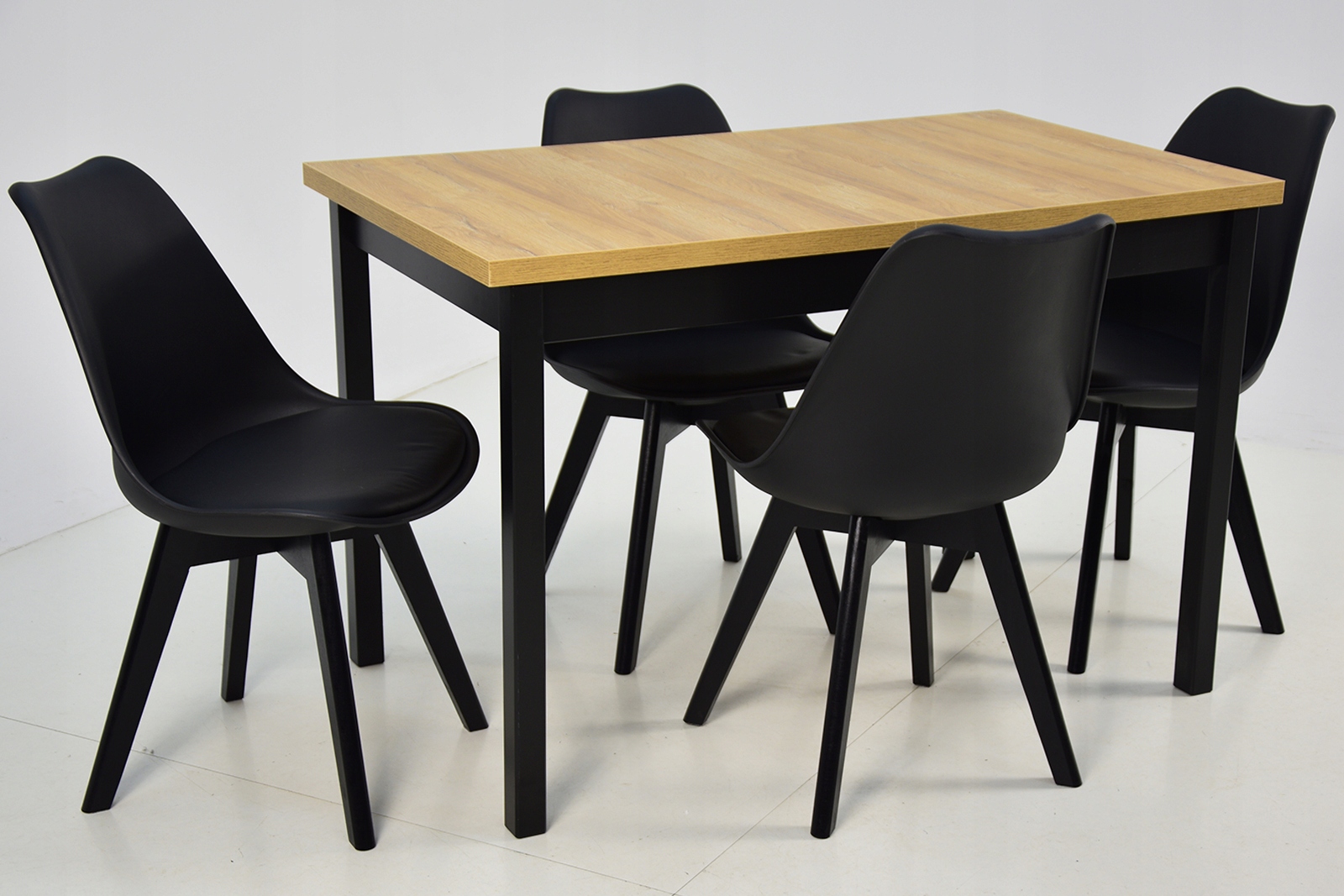 STÓŁ KUCHENNY i 4 krzesła SKANDYNAWSKIE Z PODUSZKĄ Liczba elementów w zestawie 5