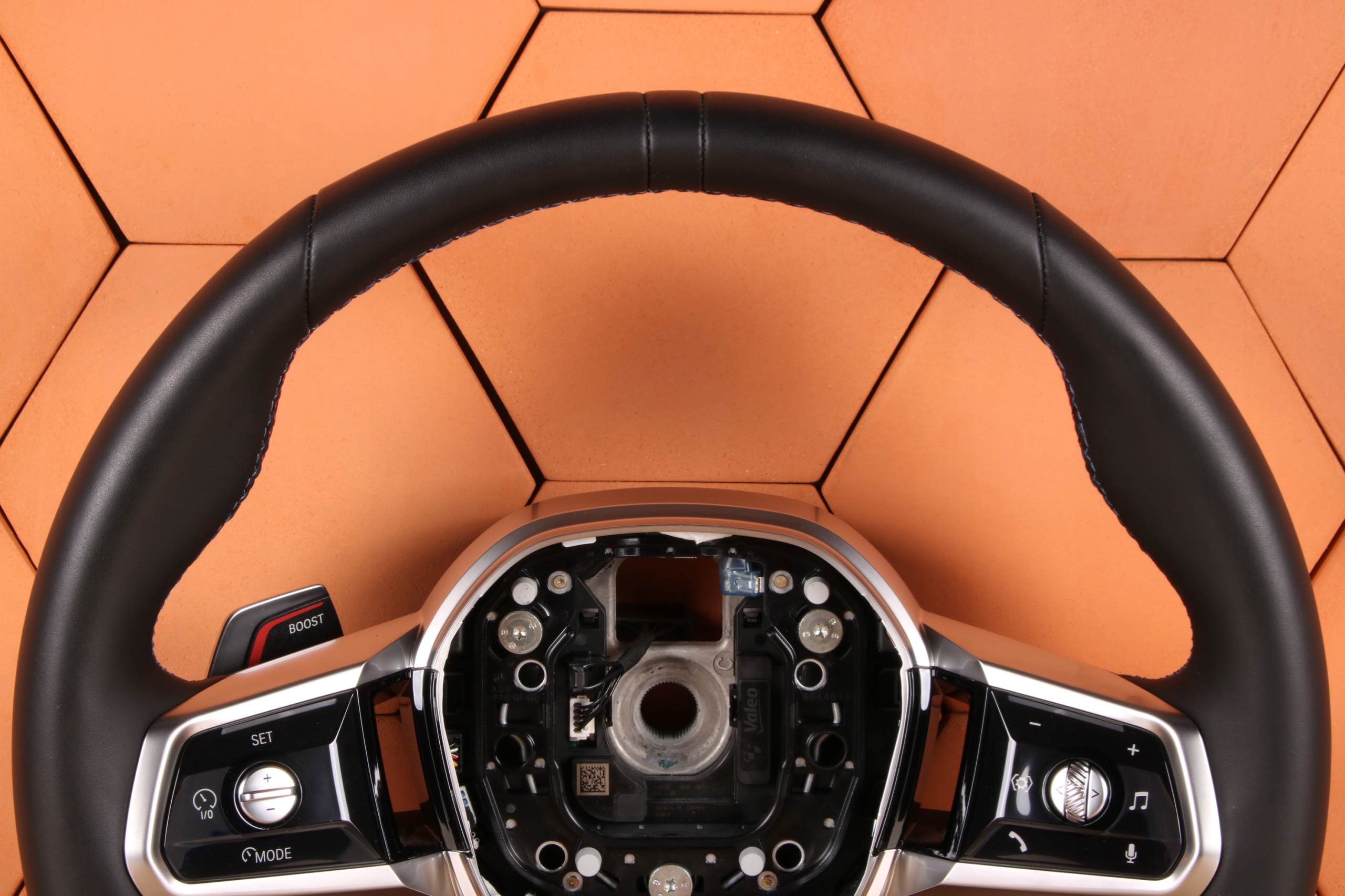 BMW G70 originál SKORZANA steering wheel, m-packet LOPATKA BOOST