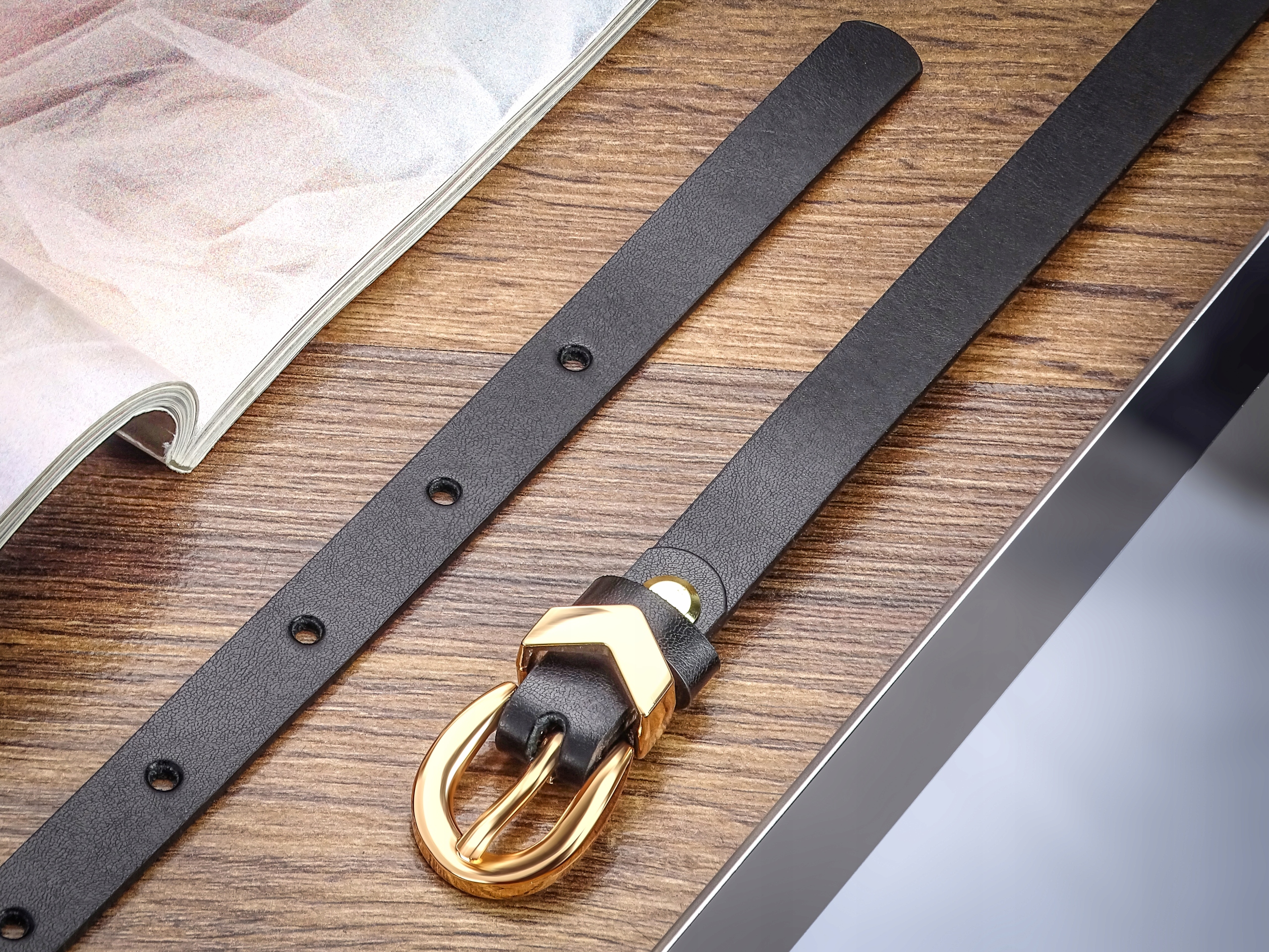 PASEK czarny DAMSKI złota klamra GRACIO SKORZANY Wzór dominujący inny wzór