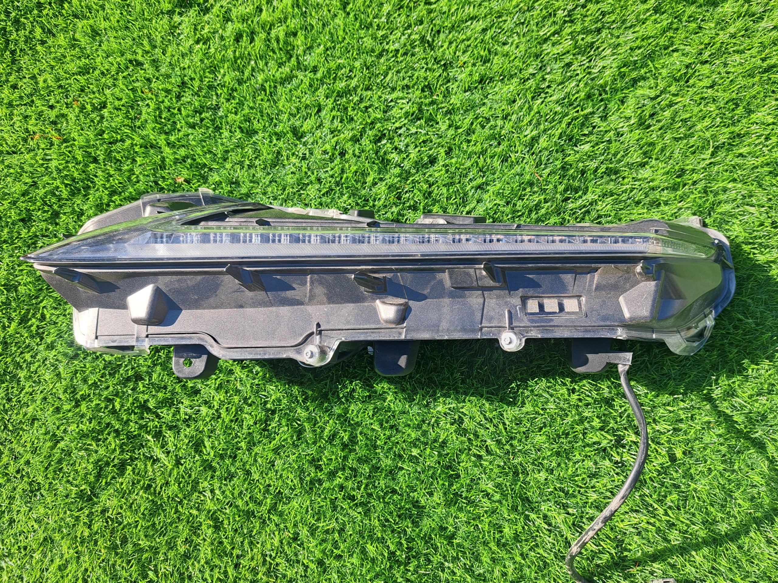 LEXUS NH300H LIFT DRL light LED DZIENNA left