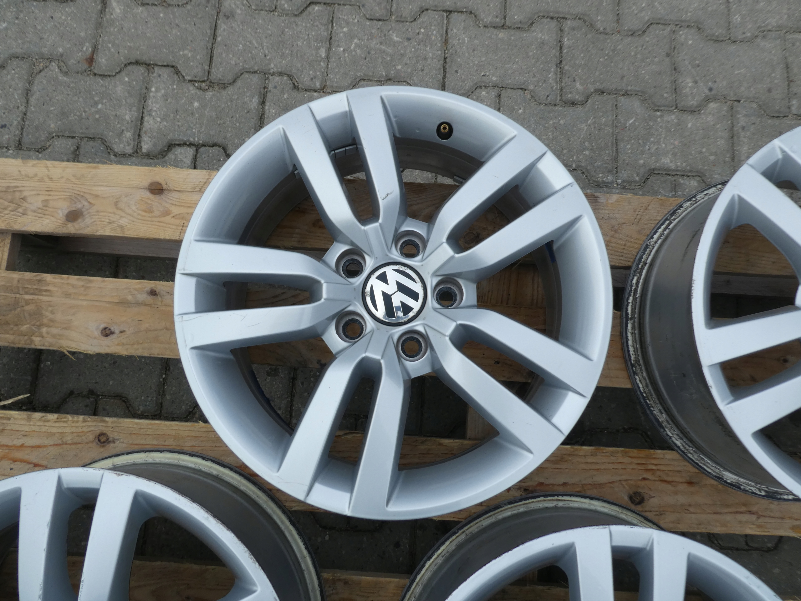 4X discs aluminium disc 5N0601025R VW 5X112