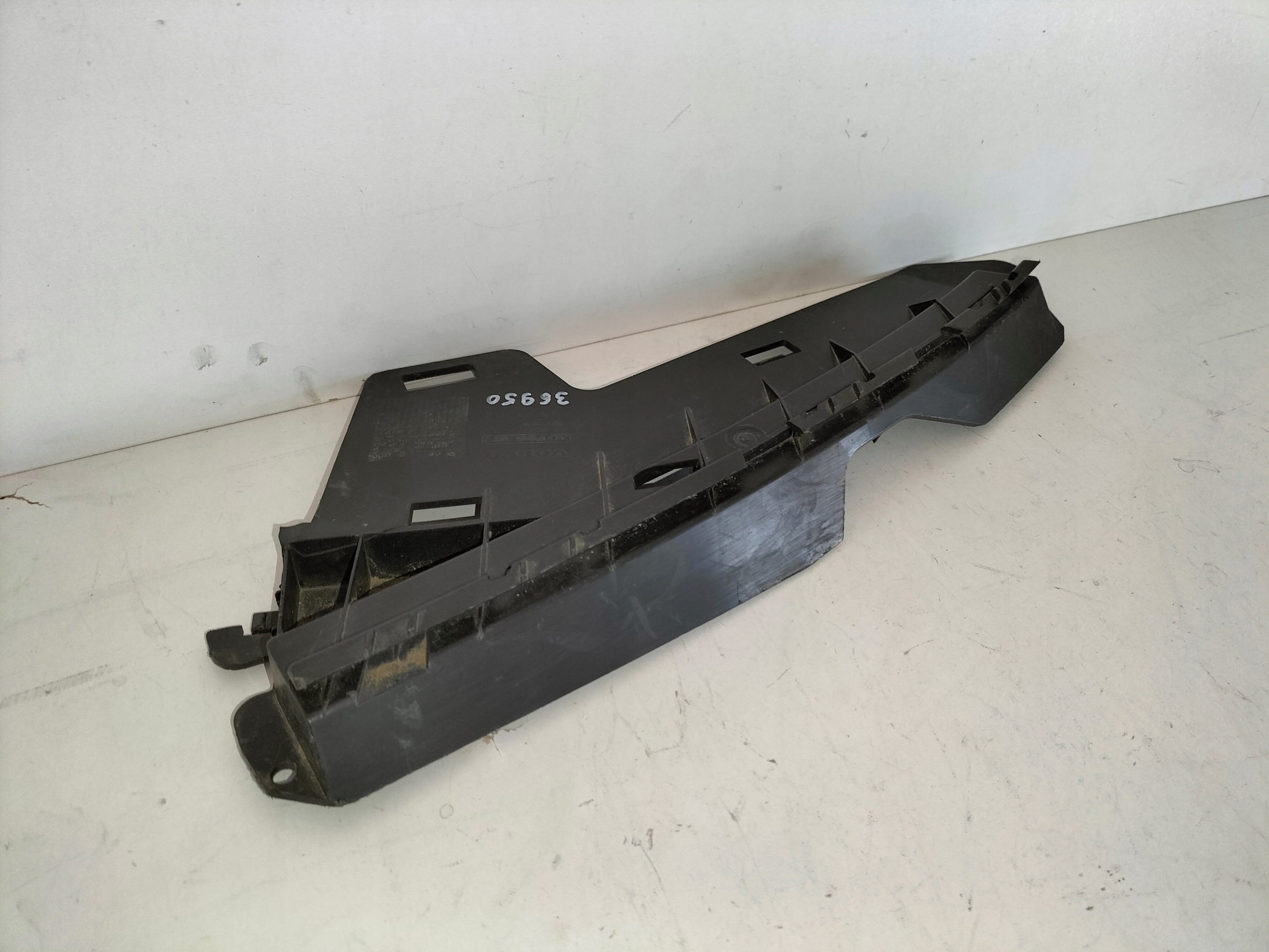 support holder below lampe front left VOLVO S80 II V70 06-13