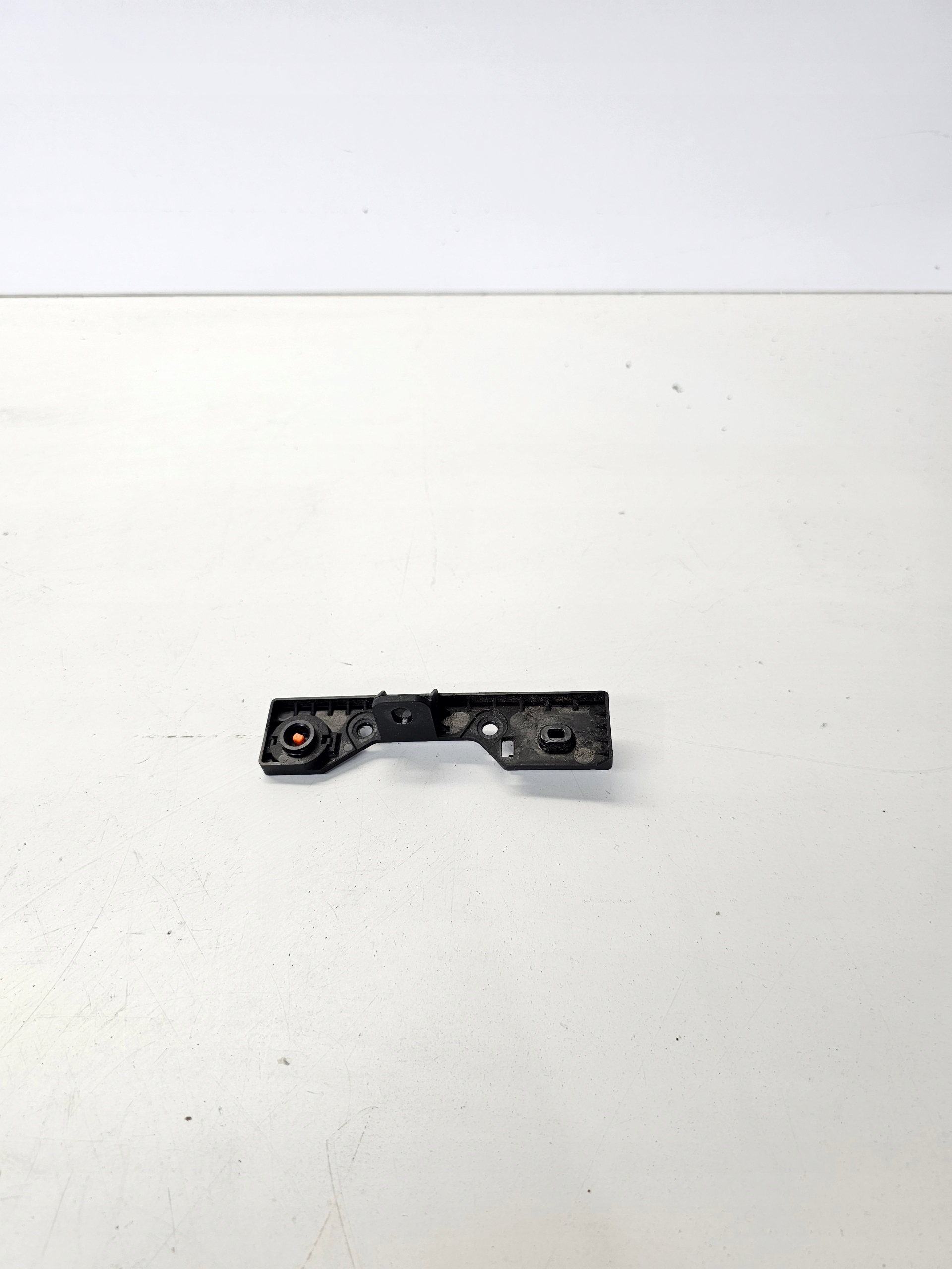 крепление Audi A3 8P 8P4877485