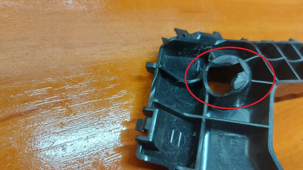bumper bracket right front TOYOTA COROLLA E21 19- sedan