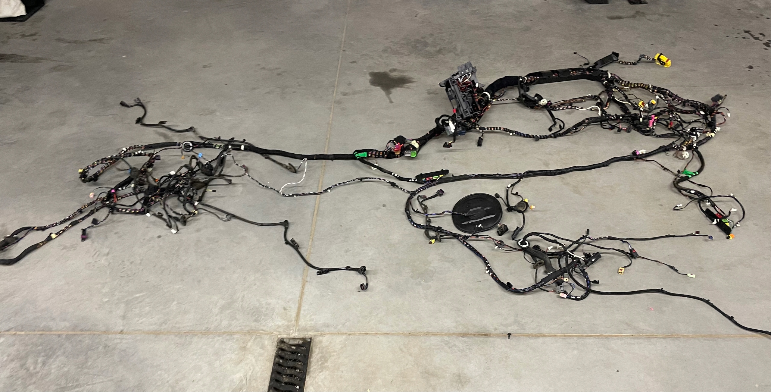 Установка жгута проводов салона AUDI A3 8Y SPORTBACK