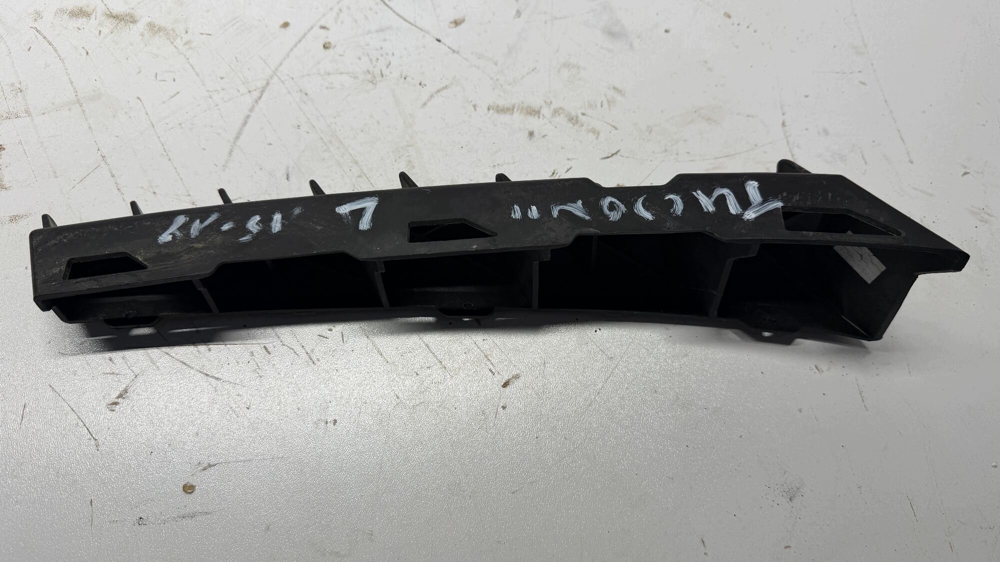 HYUNDAI TUCSON III bumper bracket holder below LAMPE left left front