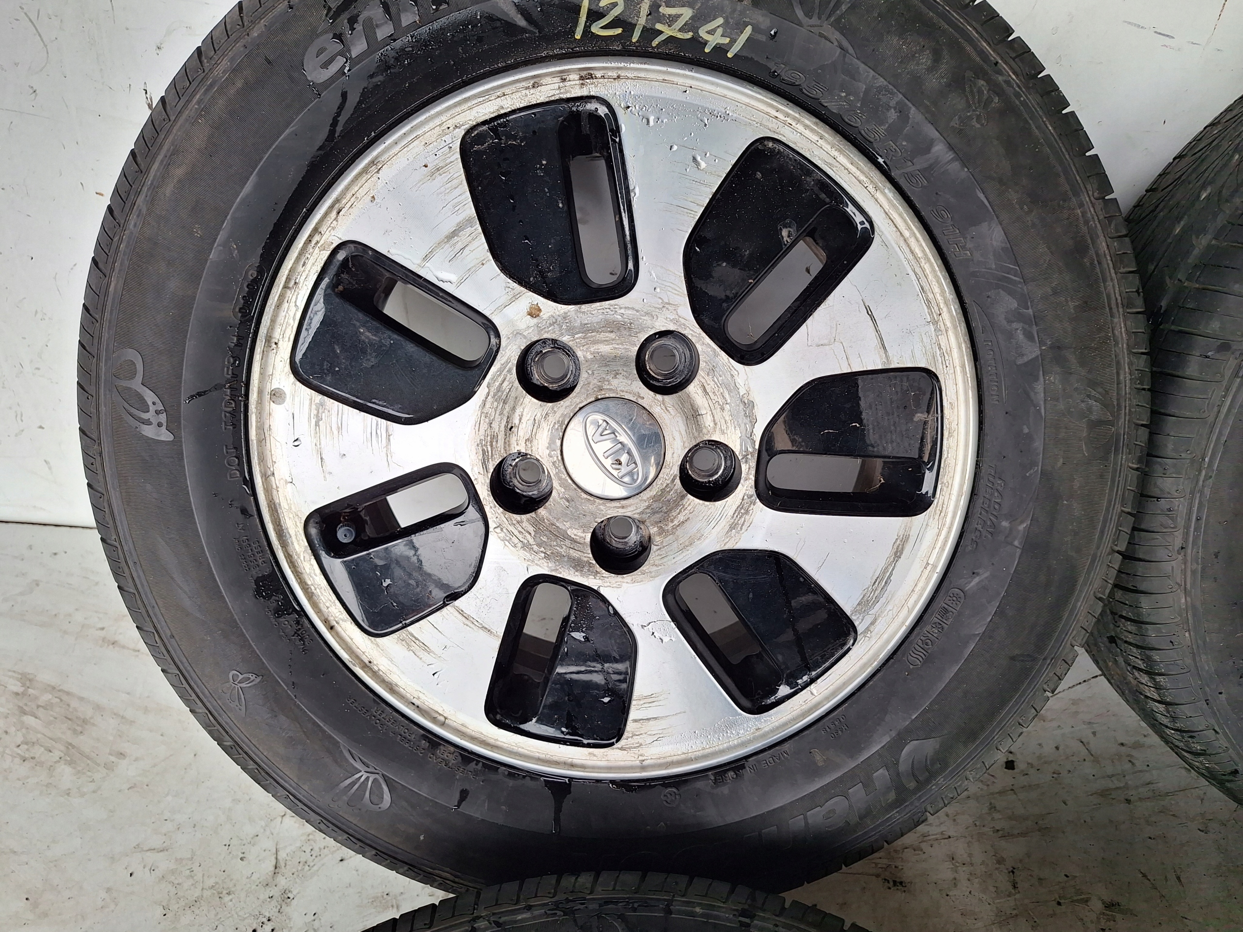 KIA FORTE CERATO 09-12 discs + tyres 195/65 15