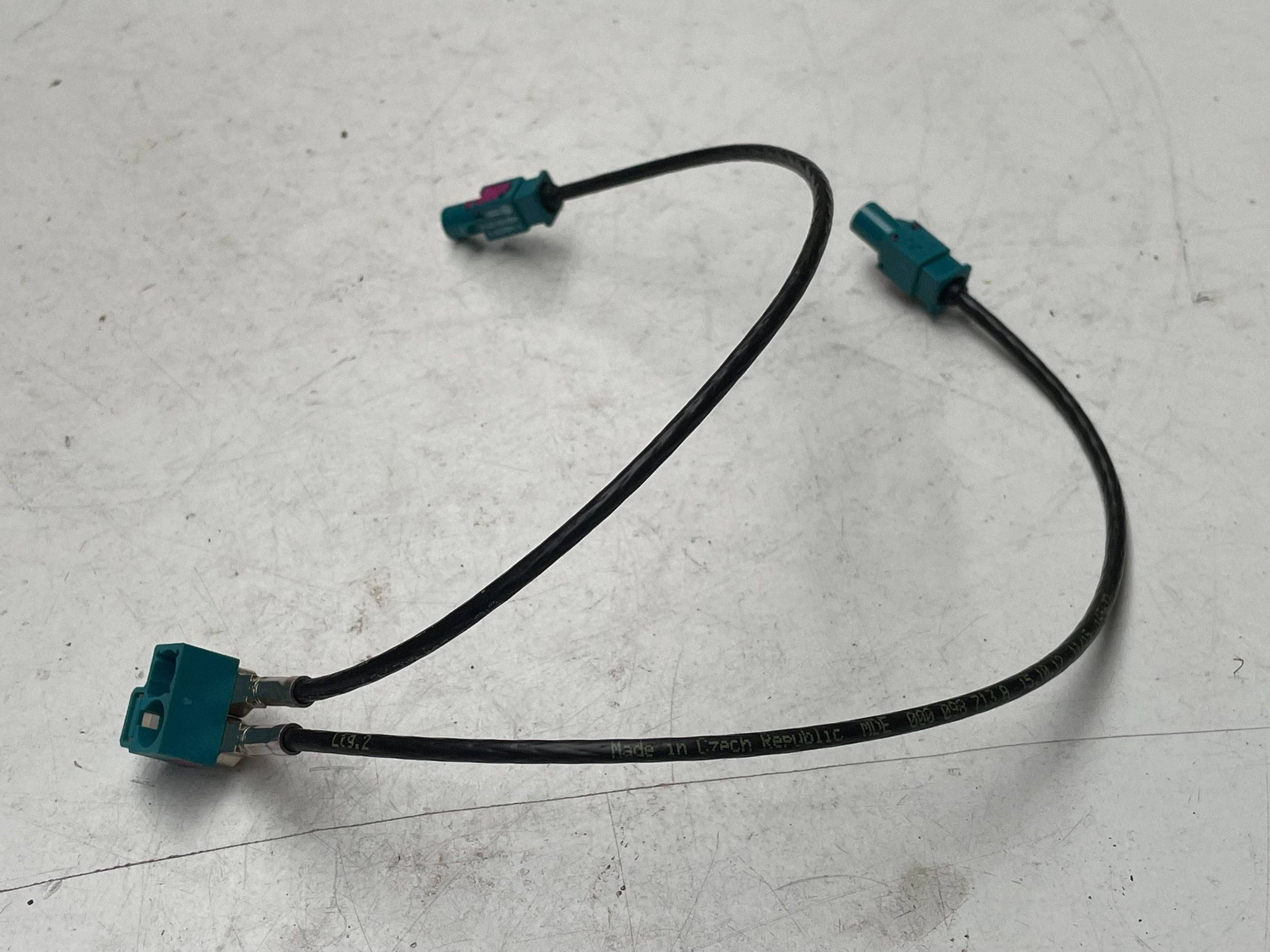 ADAPTER antenna VOLKSWAGEN CRAFTER 000098713A Originale!!