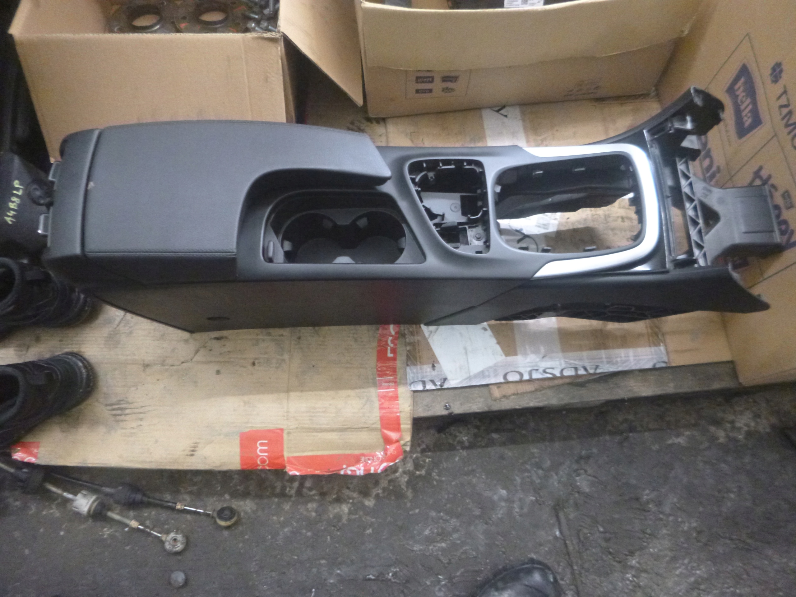 opel INSIGNIA A РЕСТАЙЛИНГ тунель середина подлокотник