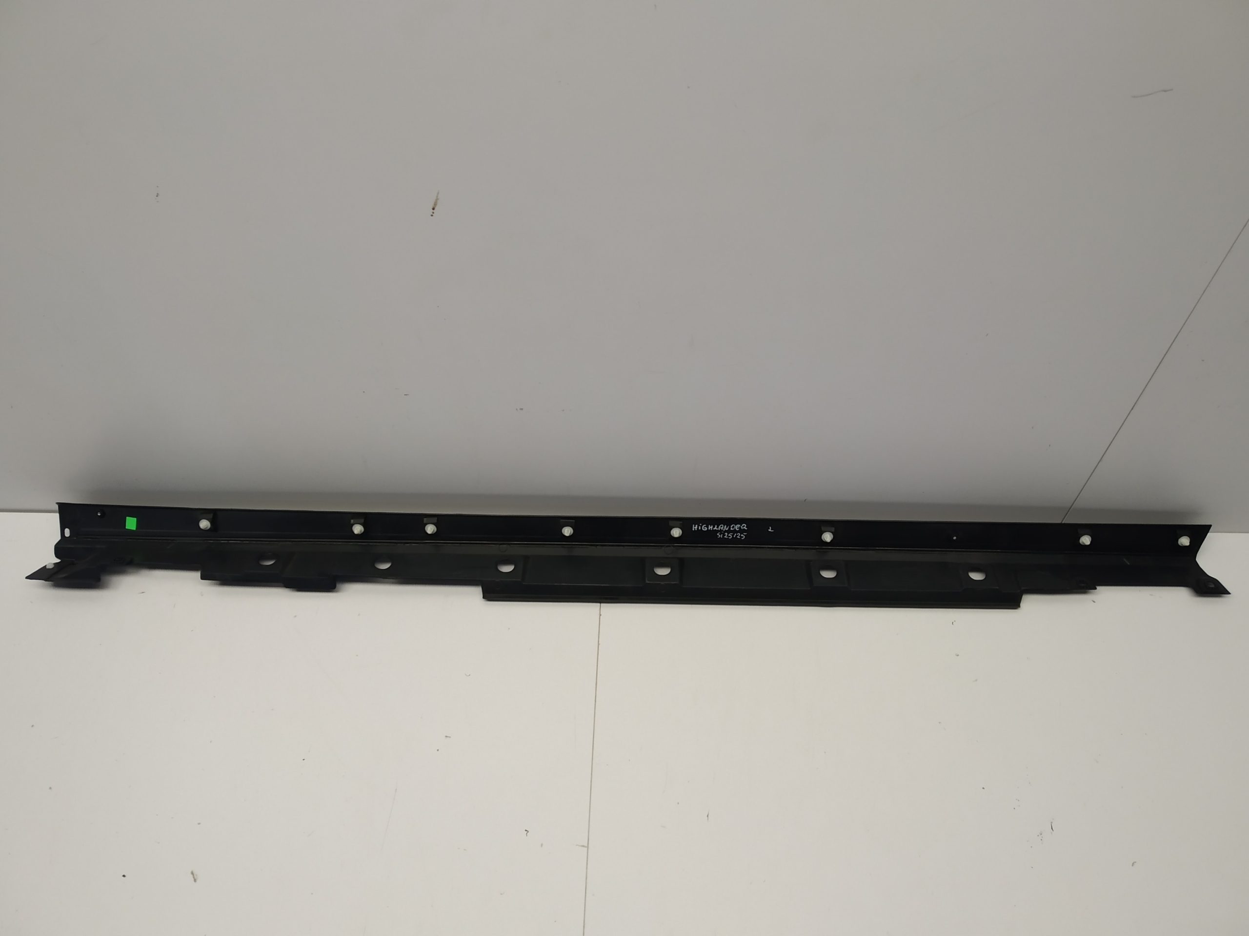 19- Toyota Highlander IV 4 threshold moulding threshold left cap OM 75860-0E040